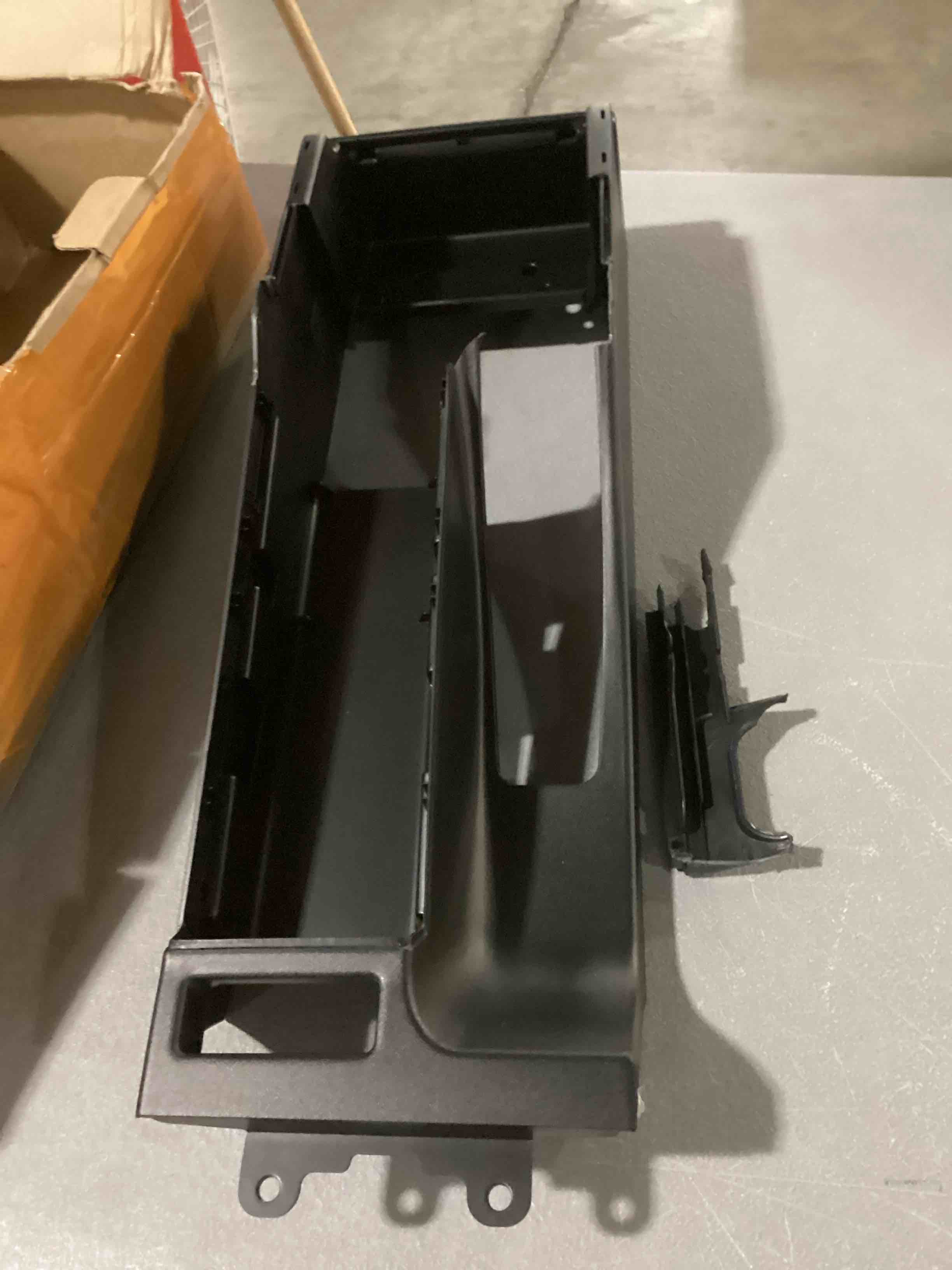 https://s3.amazonaws.com/lotting-images-prod/bidfta/GRA1626876_1745840695165.jpeg