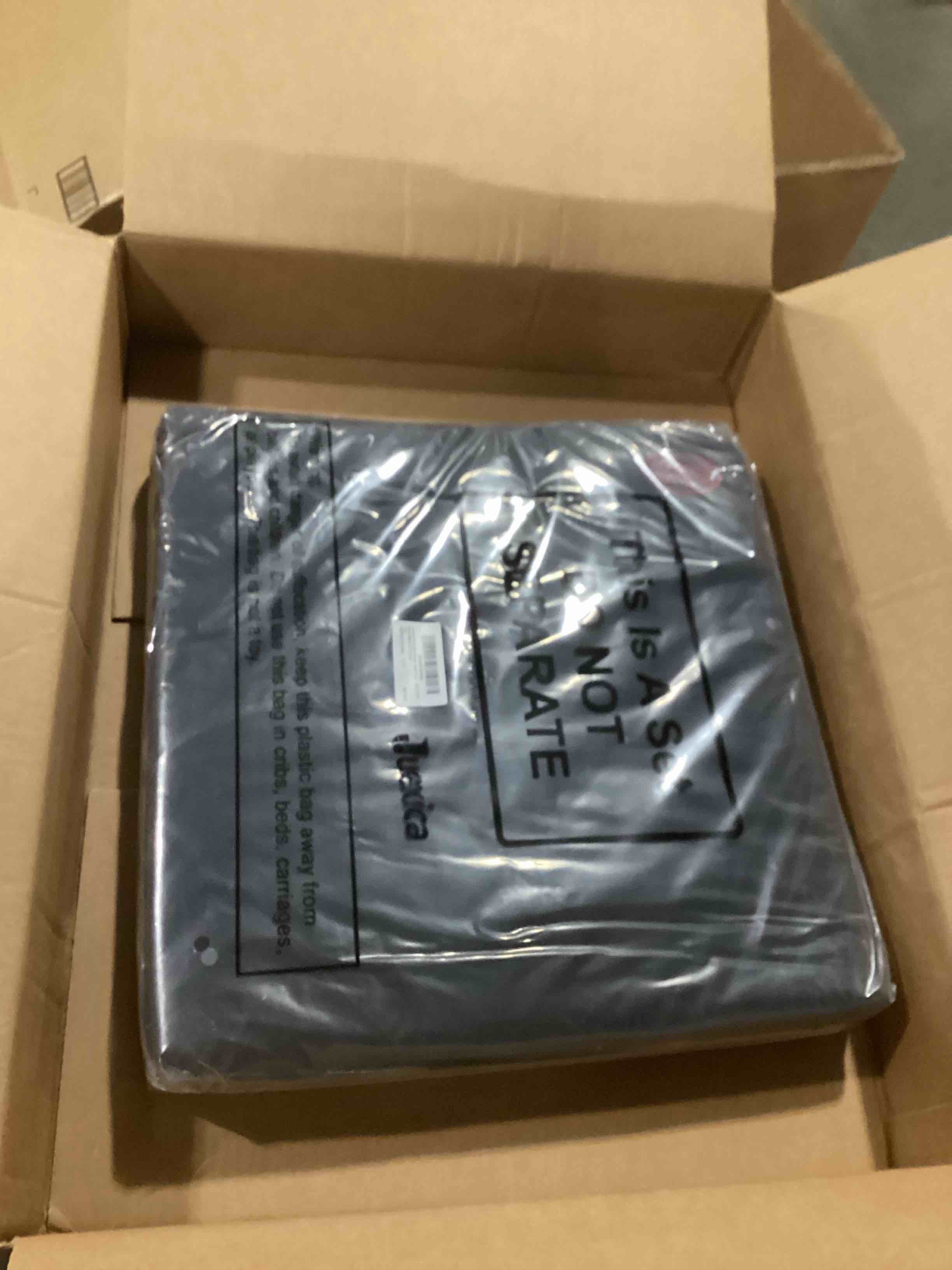 https://s3.amazonaws.com/lotting-images-prod/bidfta/GRA1629343_1745322105889.jpeg