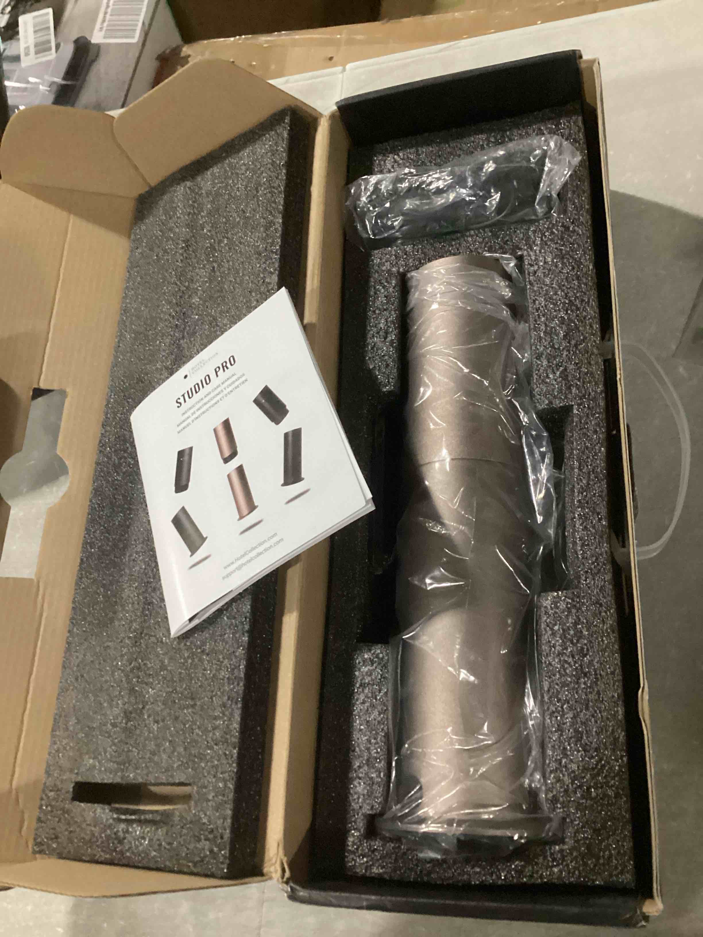 https://s3.amazonaws.com/lotting-images-prod/bidfta/GRA1629853_1745512987351.jpeg