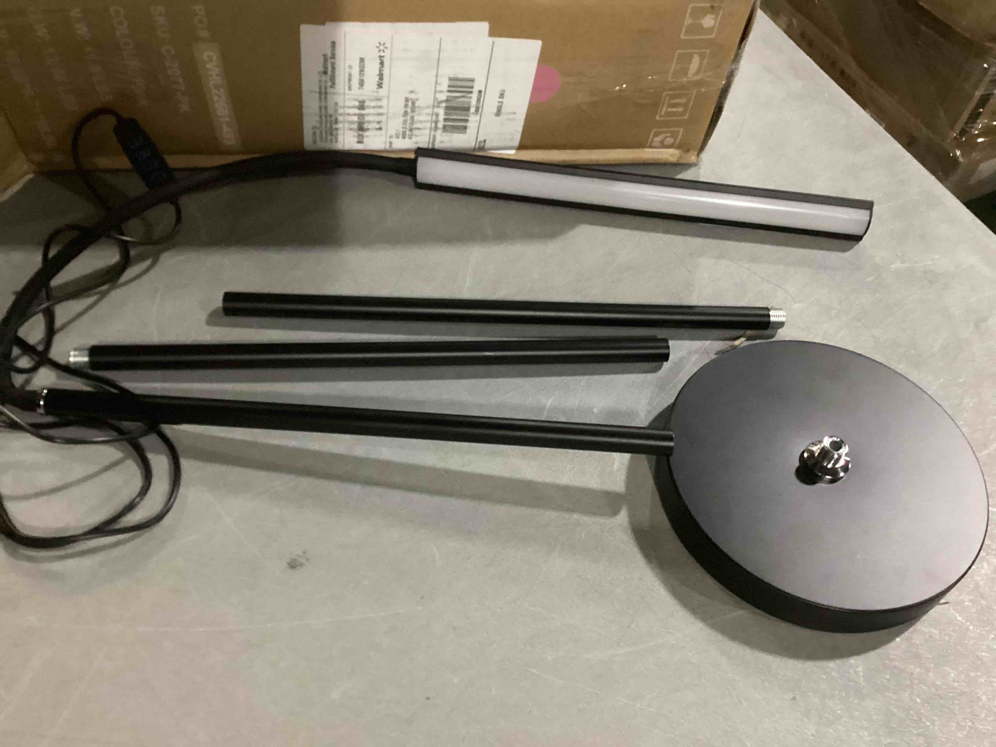 https://s3.amazonaws.com/lotting-images-prod/bidfta/GRA1630366_1740076649852.jpeg