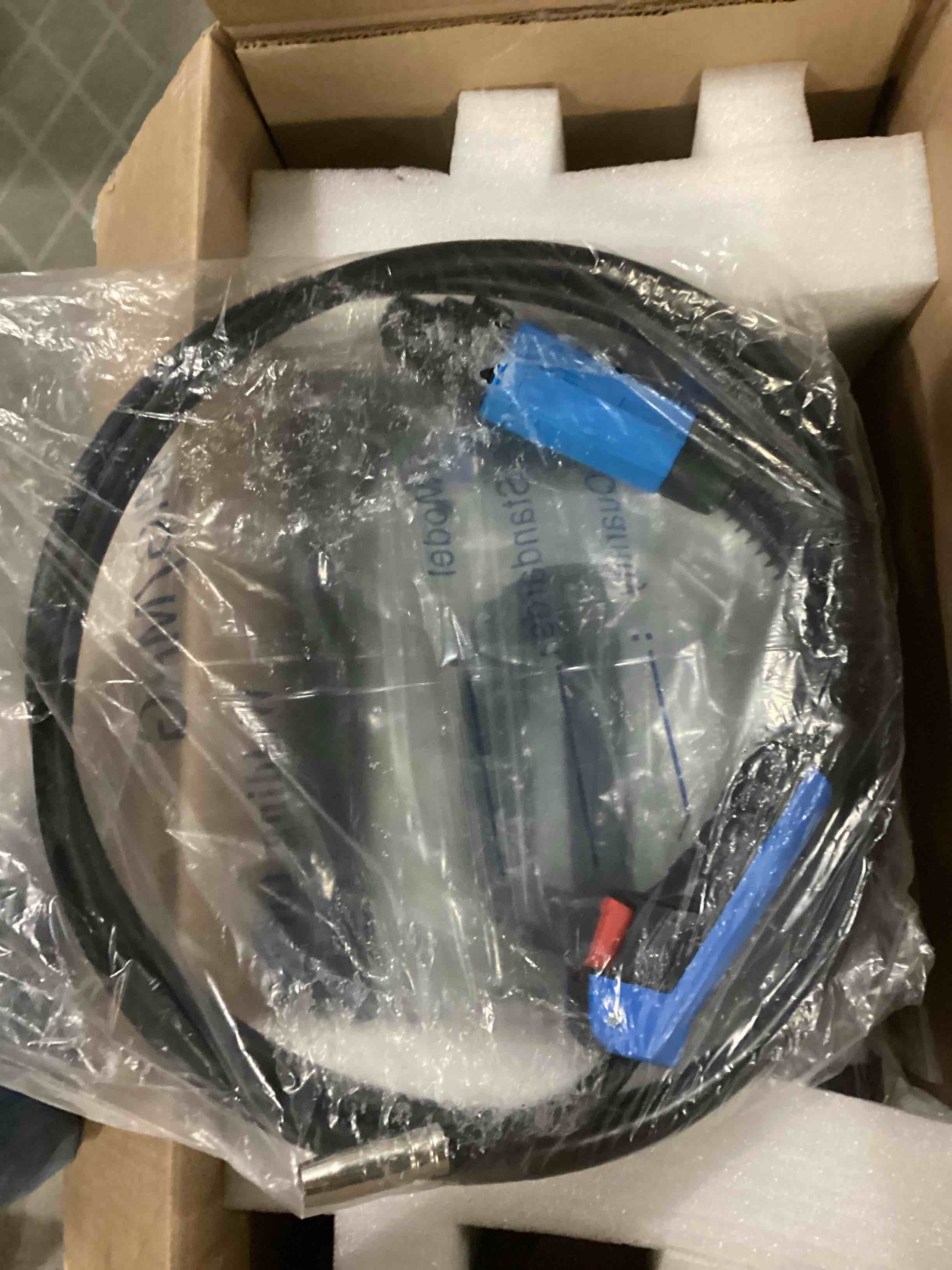 https://s3.amazonaws.com/lotting-images-prod/bidfta/GRA1632536_1743599474808.jpeg
