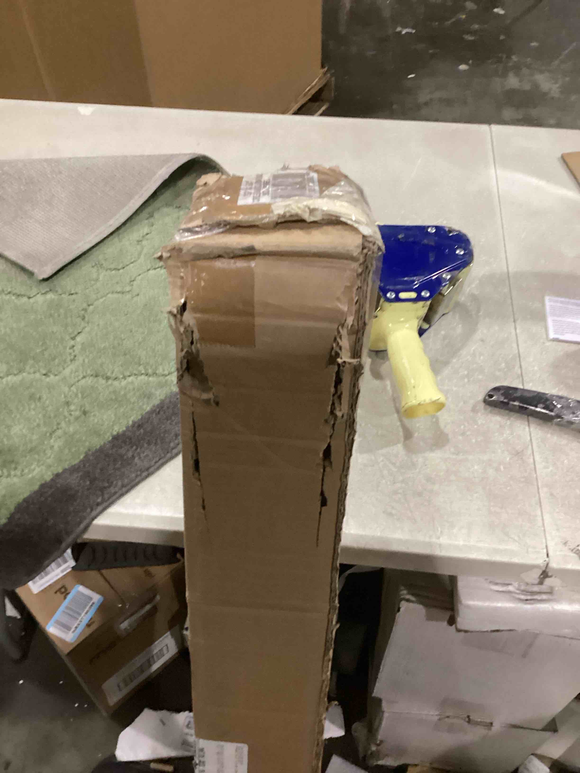 https://s3.amazonaws.com/lotting-images-prod/bidfta/GRA1634796_1746114170721.jpeg