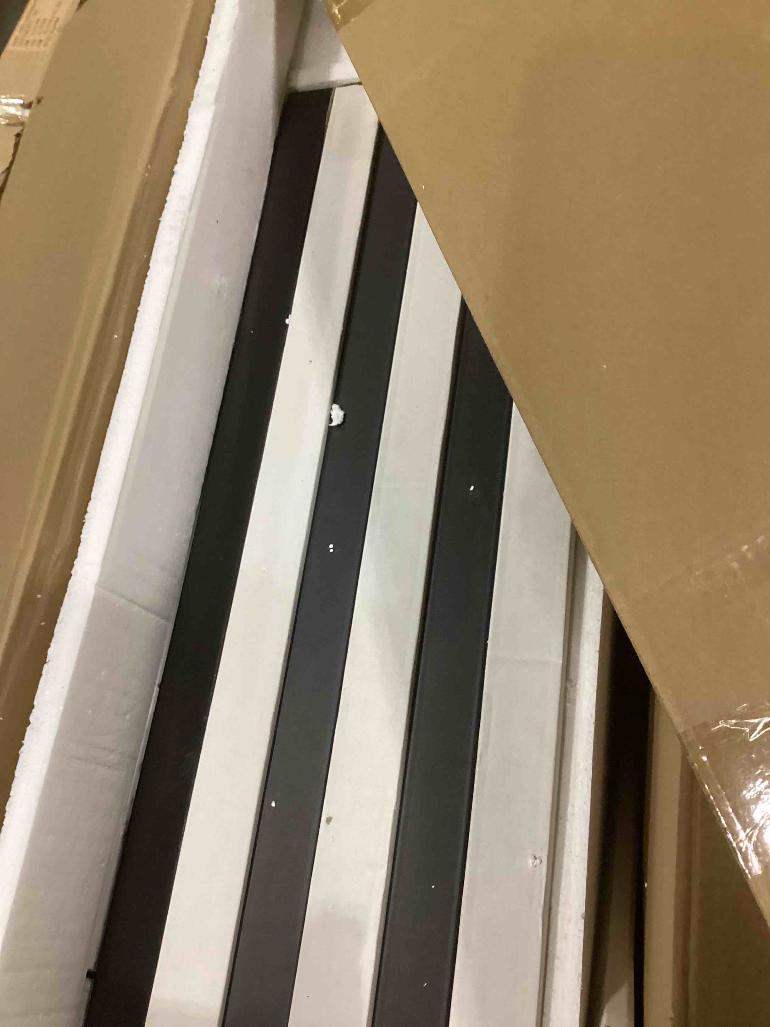 https://s3.amazonaws.com/lotting-images-prod/bidfta/GRA1634909_1746204985814.jpeg