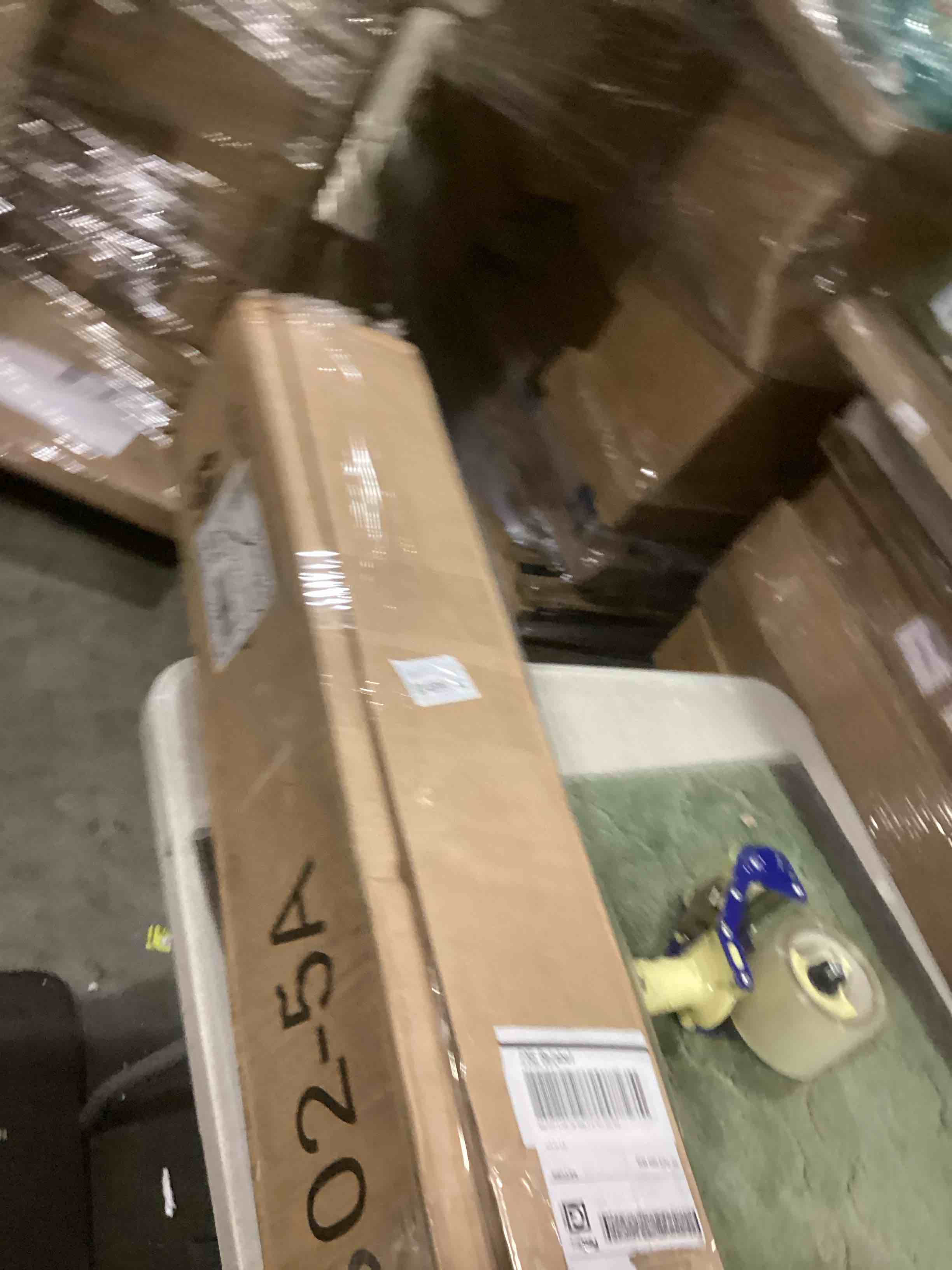 https://s3.amazonaws.com/lotting-images-prod/bidfta/GRA1635890_1747842434637.jpeg