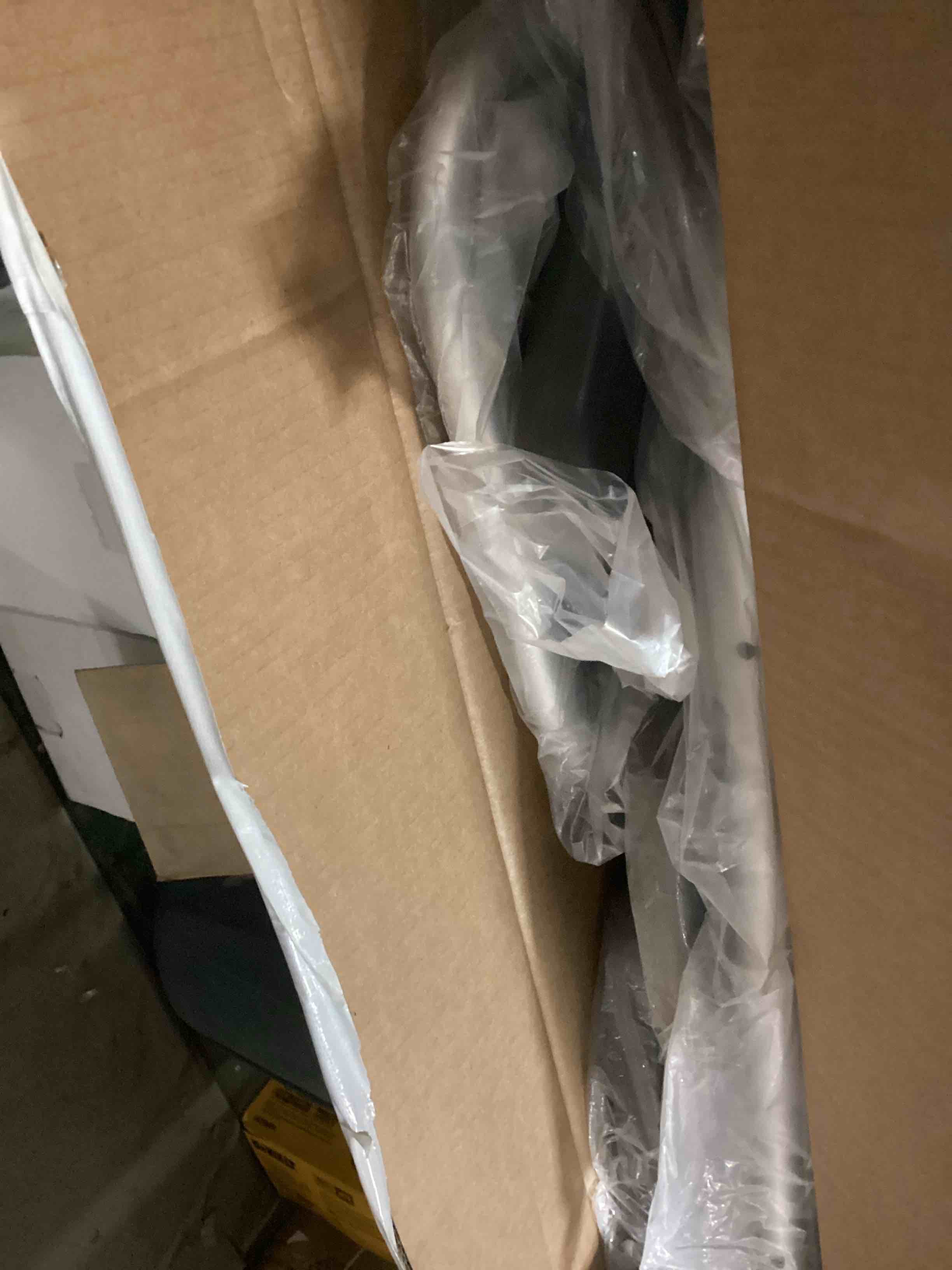 https://s3.amazonaws.com/lotting-images-prod/bidfta/GRA1637783_1744213489934.jpeg