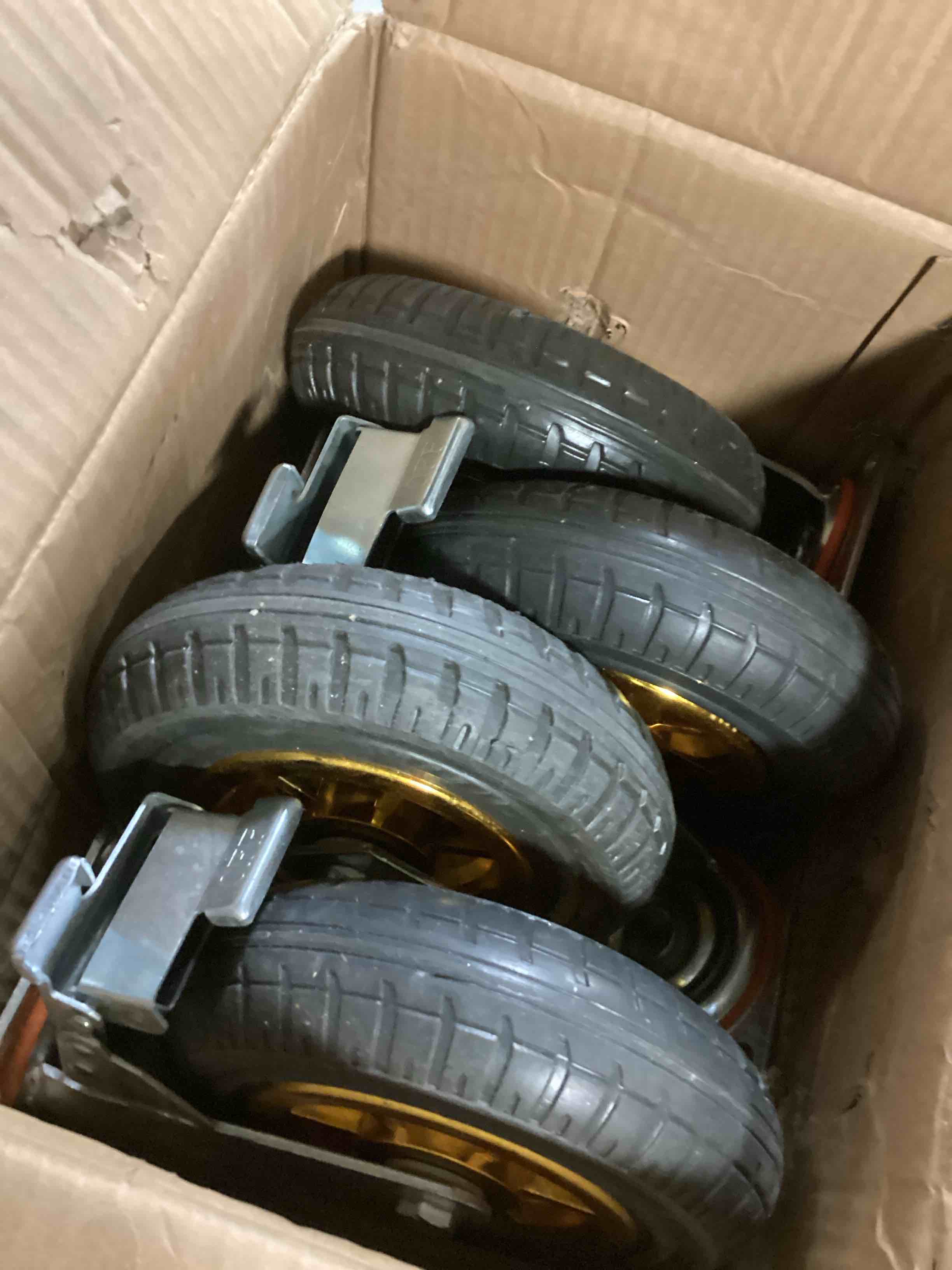 https://s3.amazonaws.com/lotting-images-prod/bidfta/GRA1638814_1745408788693.jpeg