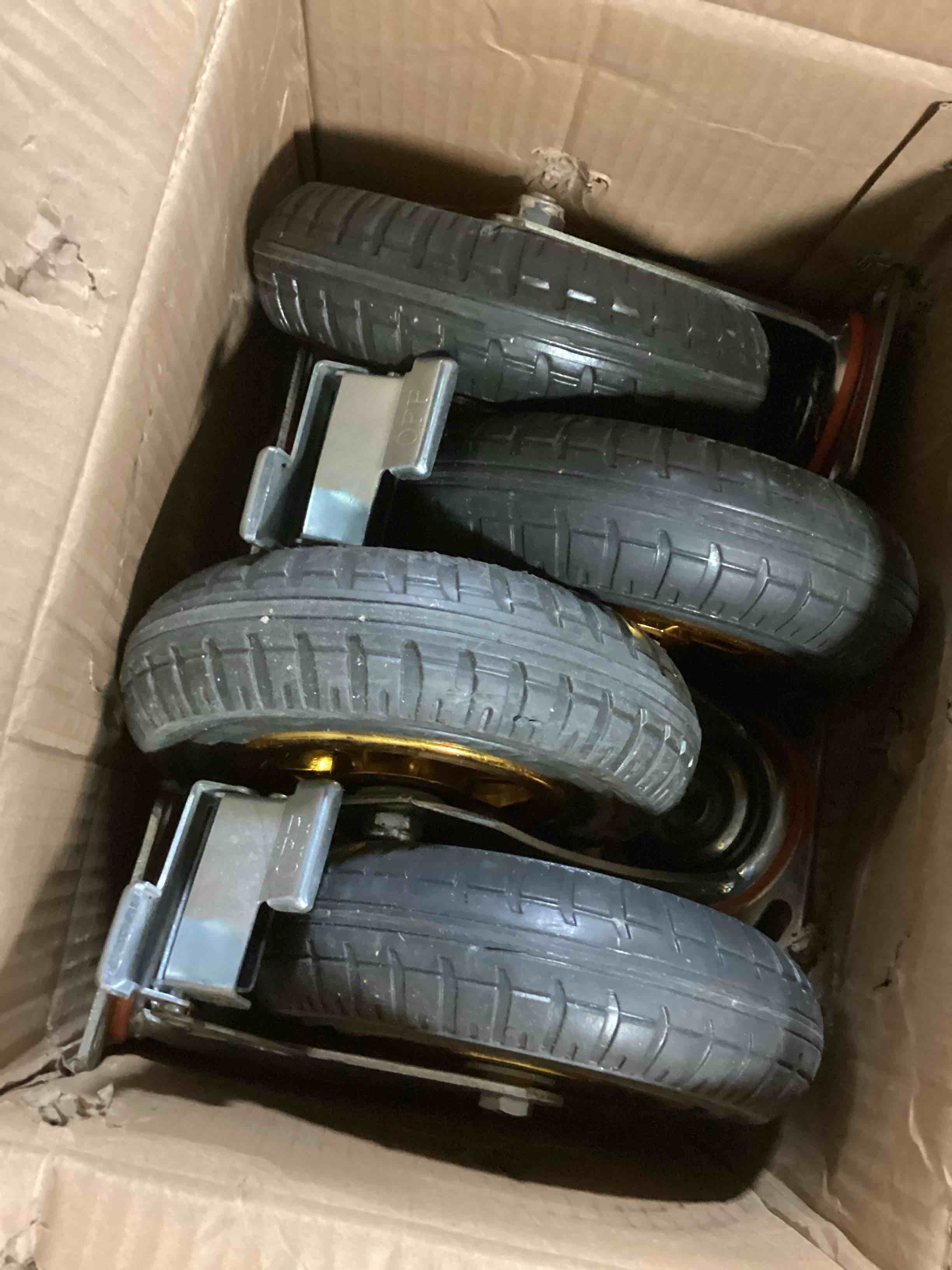 https://s3.amazonaws.com/lotting-images-prod/bidfta/GRA1638814_1745408791355.jpeg