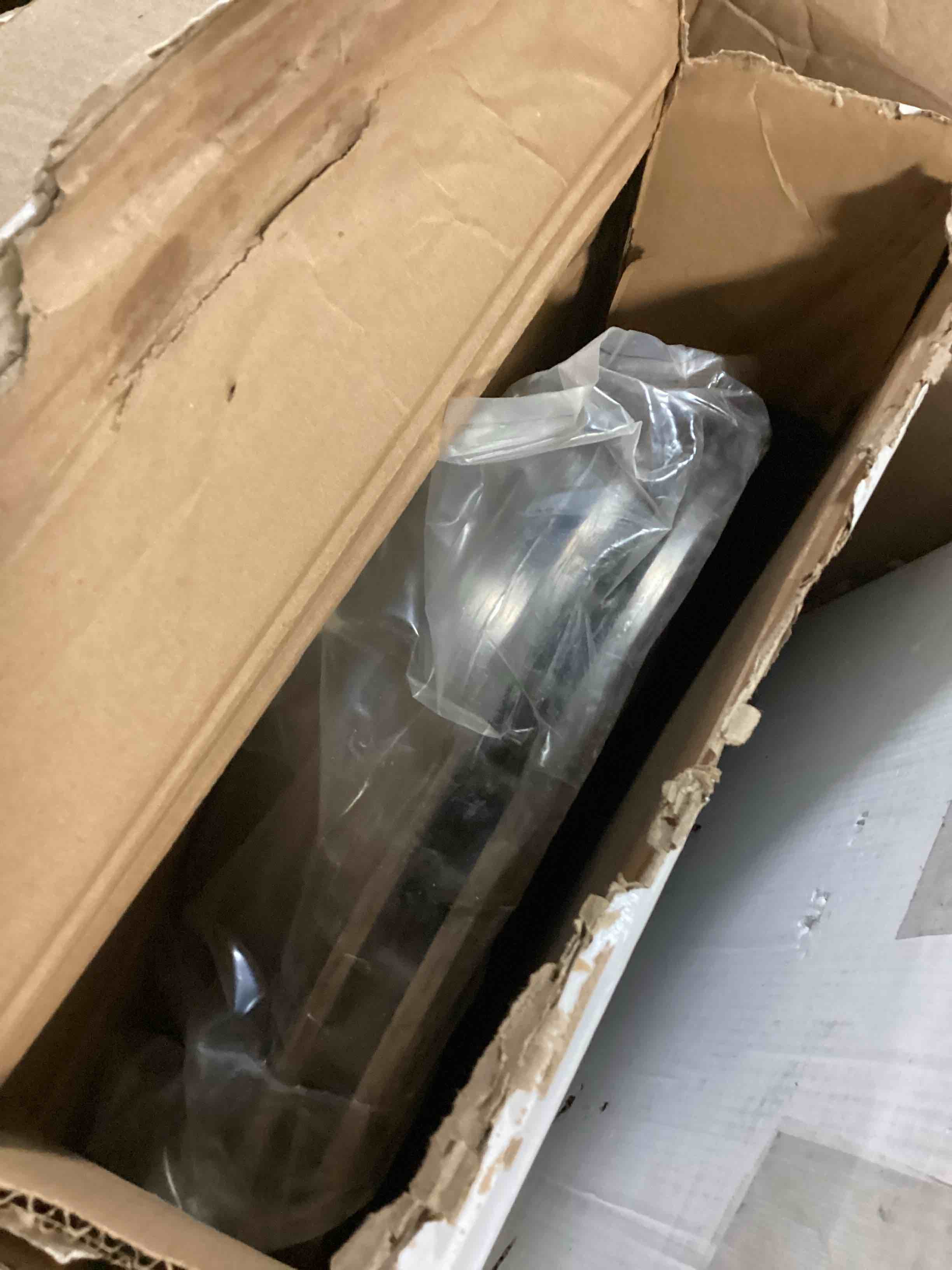 https://s3.amazonaws.com/lotting-images-prod/bidfta/GRA1638962_1745495221698.jpeg