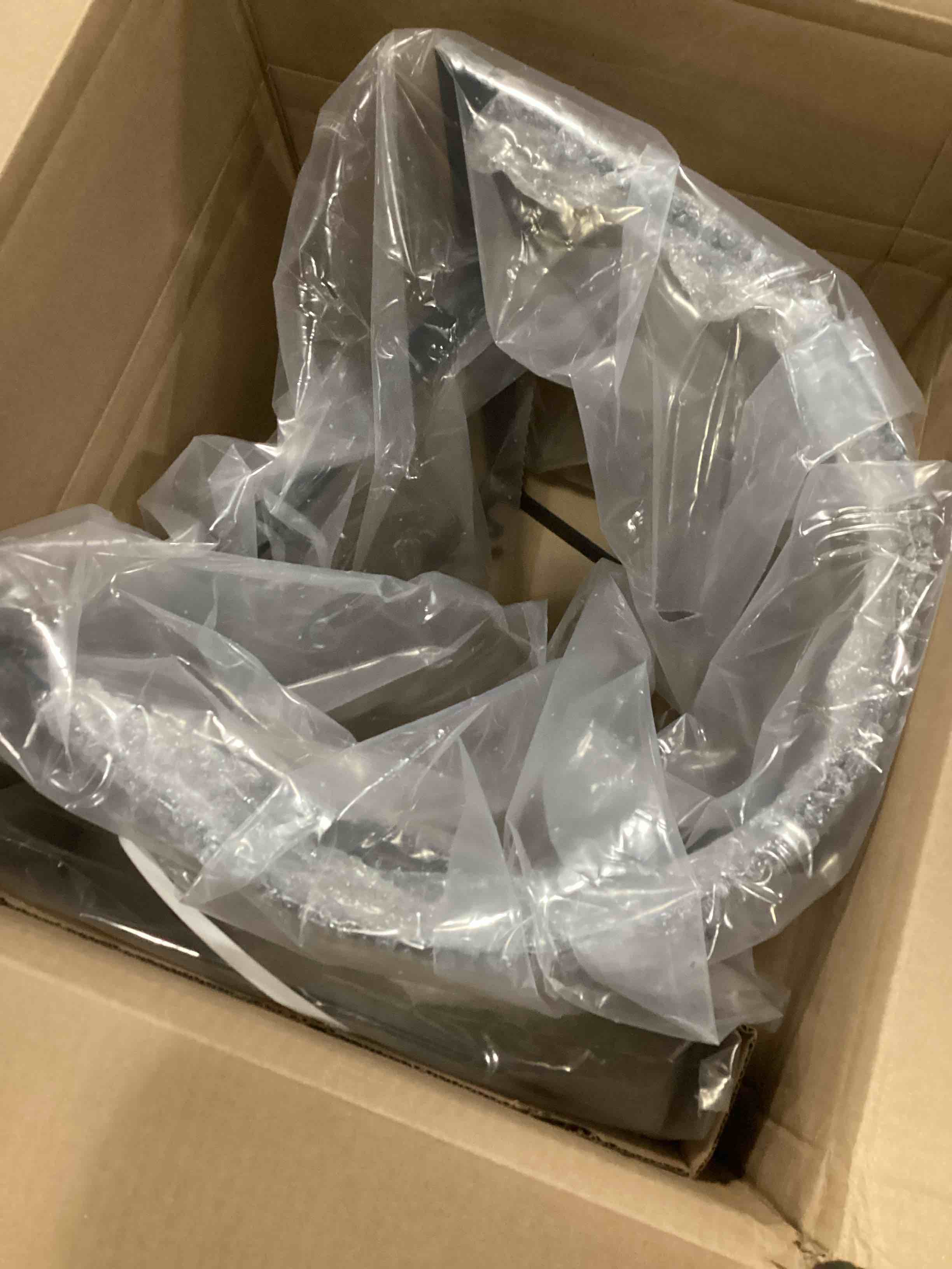 https://s3.amazonaws.com/lotting-images-prod/bidfta/GRA1639247_1742385327603.jpeg