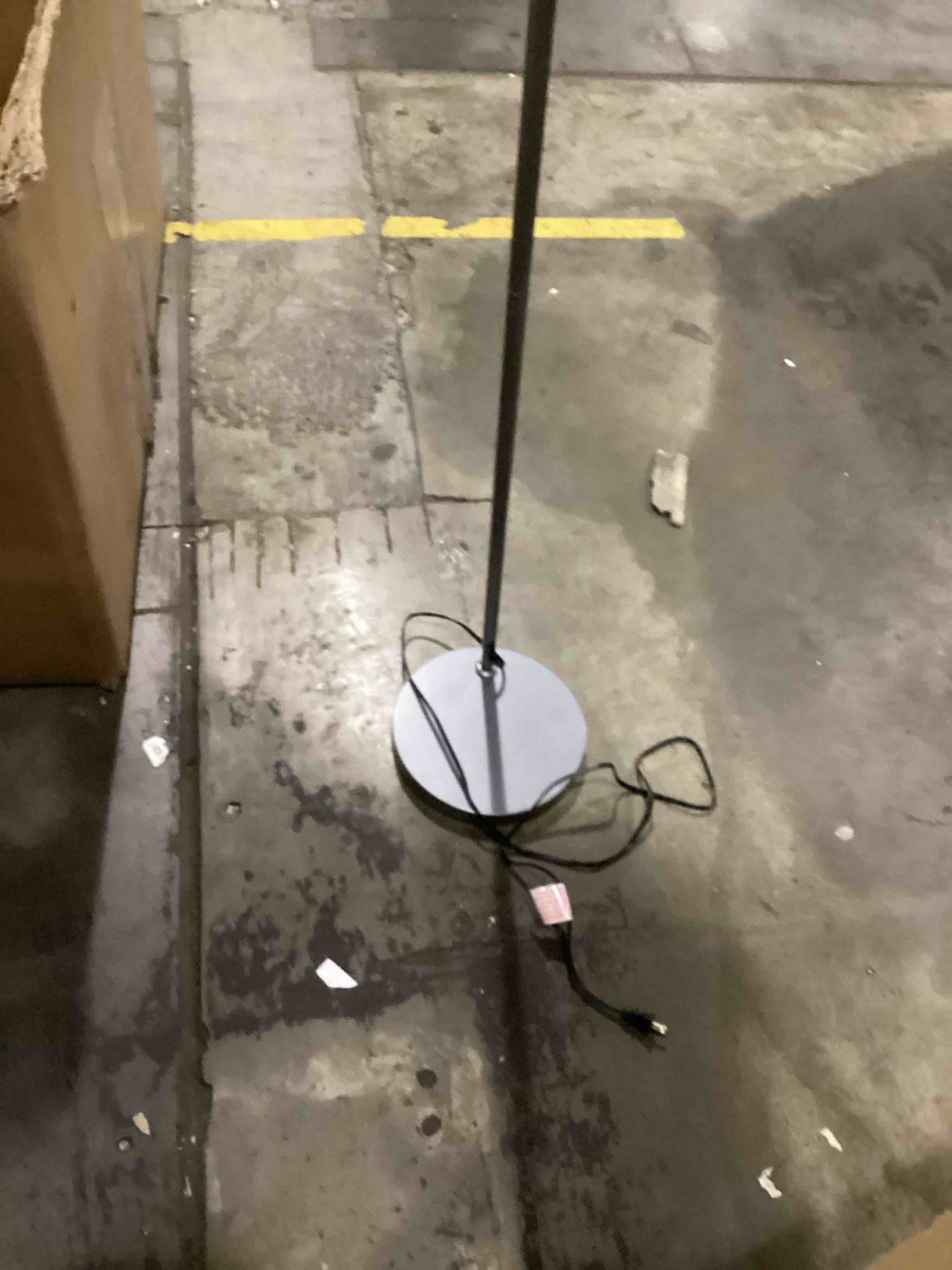 https://s3.amazonaws.com/lotting-images-prod/bidfta/GRA1640534_1745593600270.jpeg
