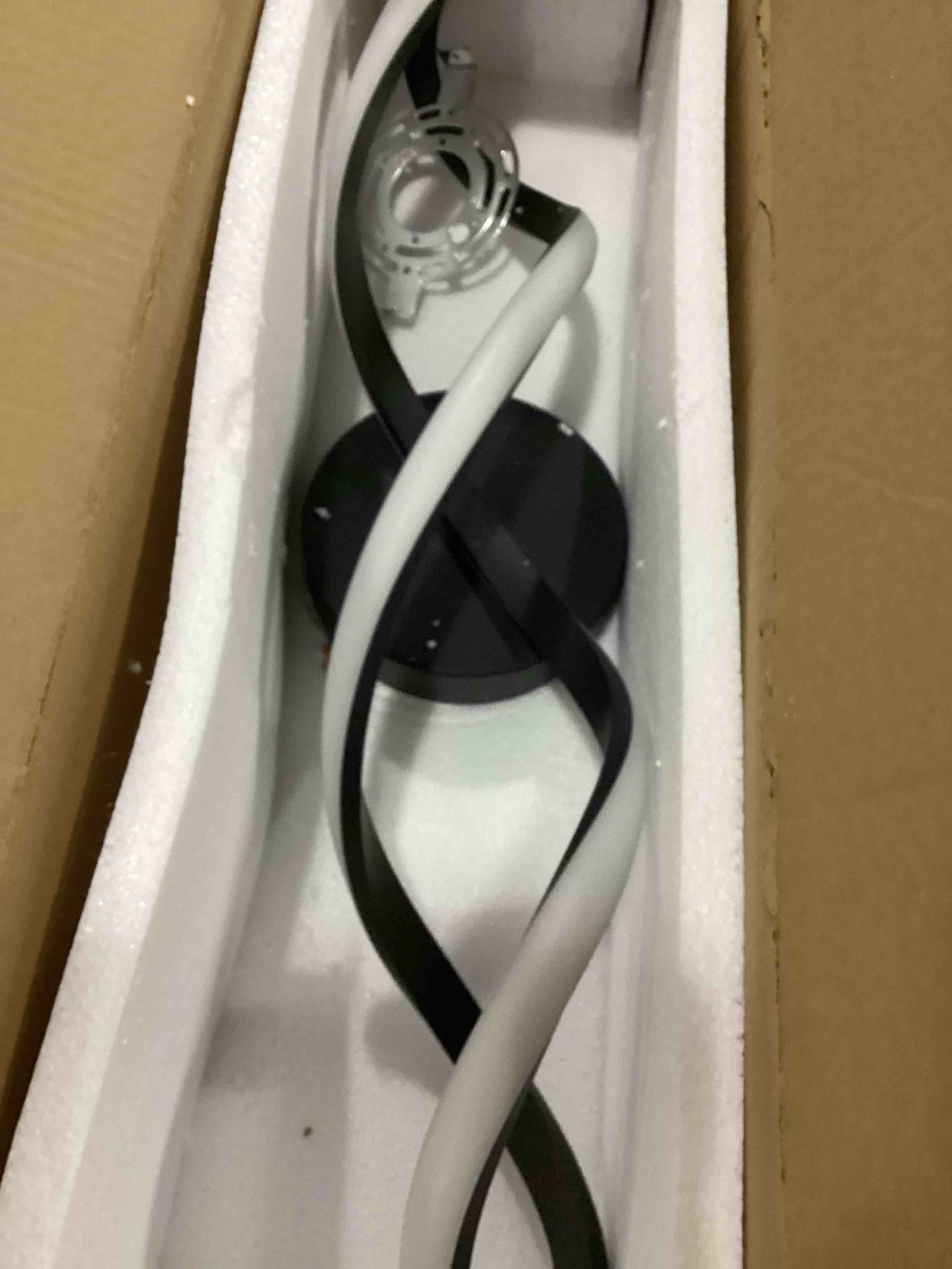 https://s3.amazonaws.com/lotting-images-prod/bidfta/GRA1640773_1746125237575.jpeg