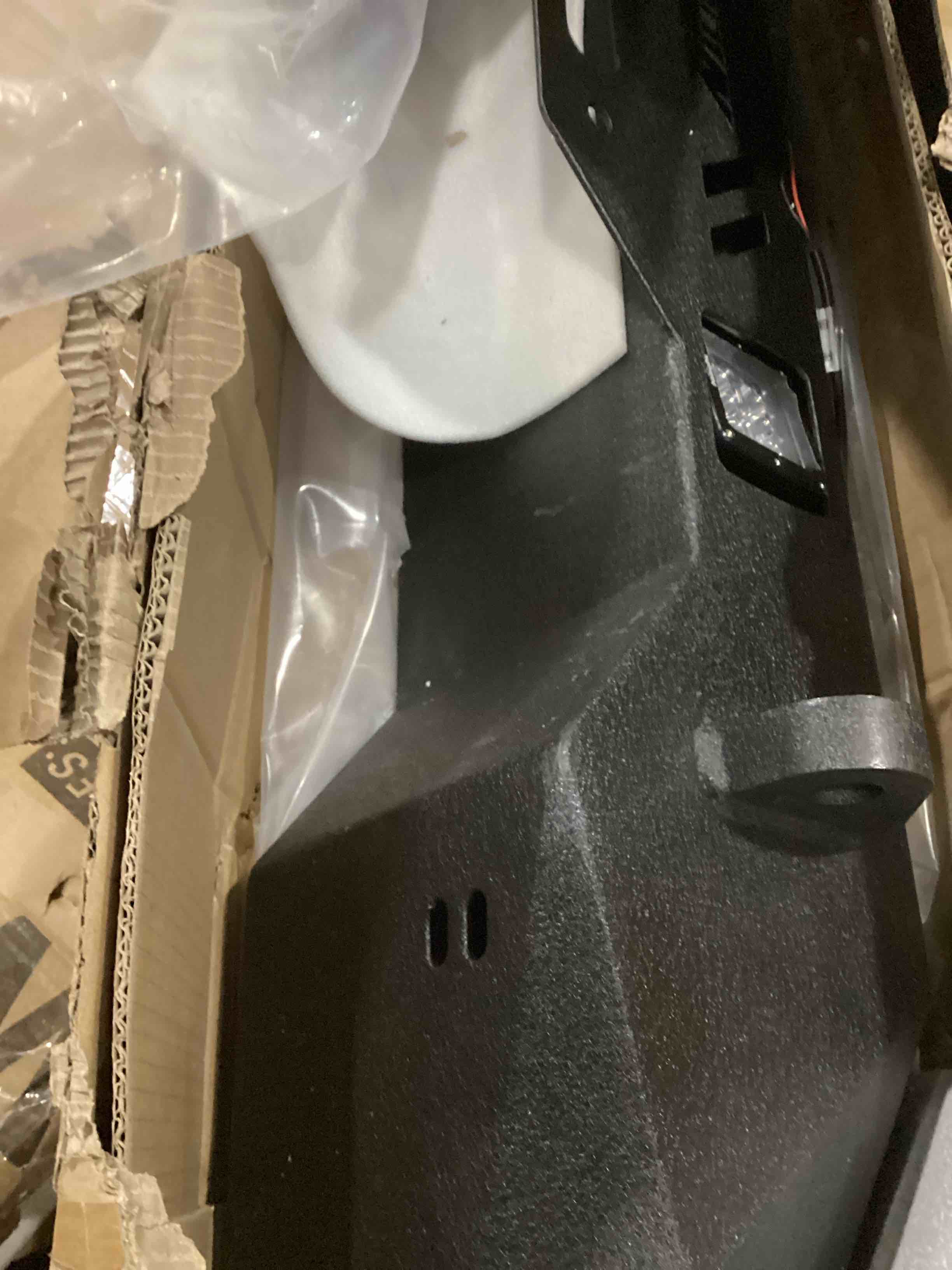https://s3.amazonaws.com/lotting-images-prod/bidfta/GRA1640910_1746536130704.jpeg