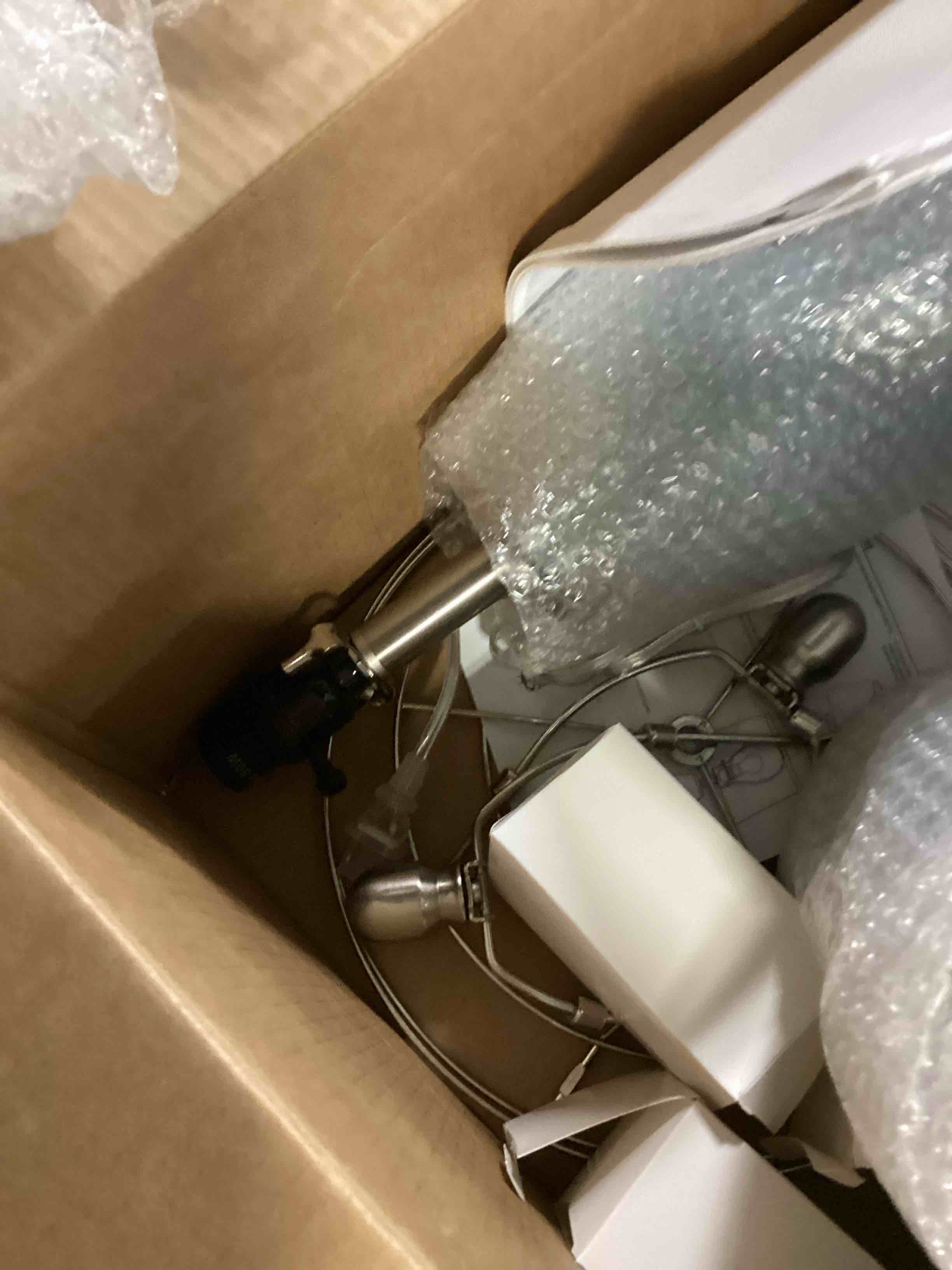 https://s3.amazonaws.com/lotting-images-prod/bidfta/GRA1643066_1740486448701.jpeg