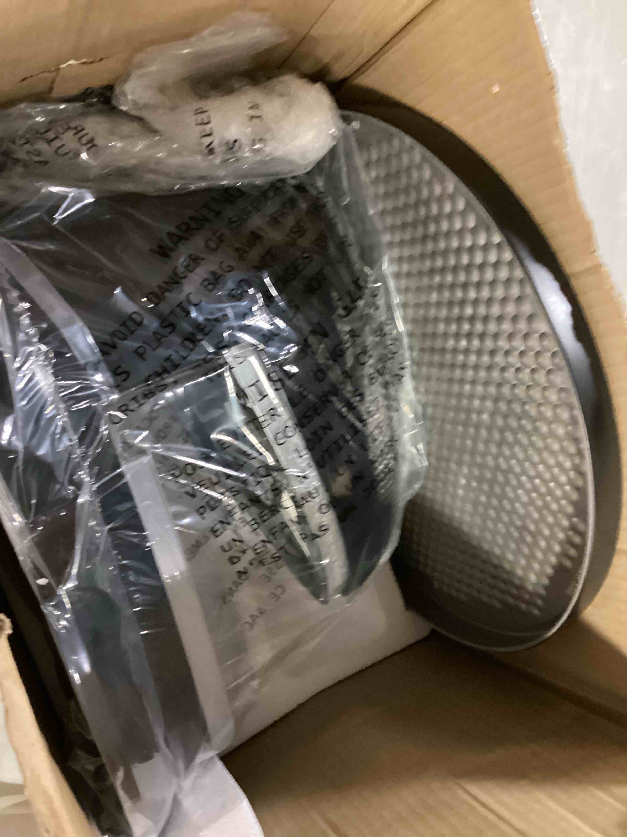 https://s3.amazonaws.com/lotting-images-prod/bidfta/GRA1643256_1740588285340.jpeg