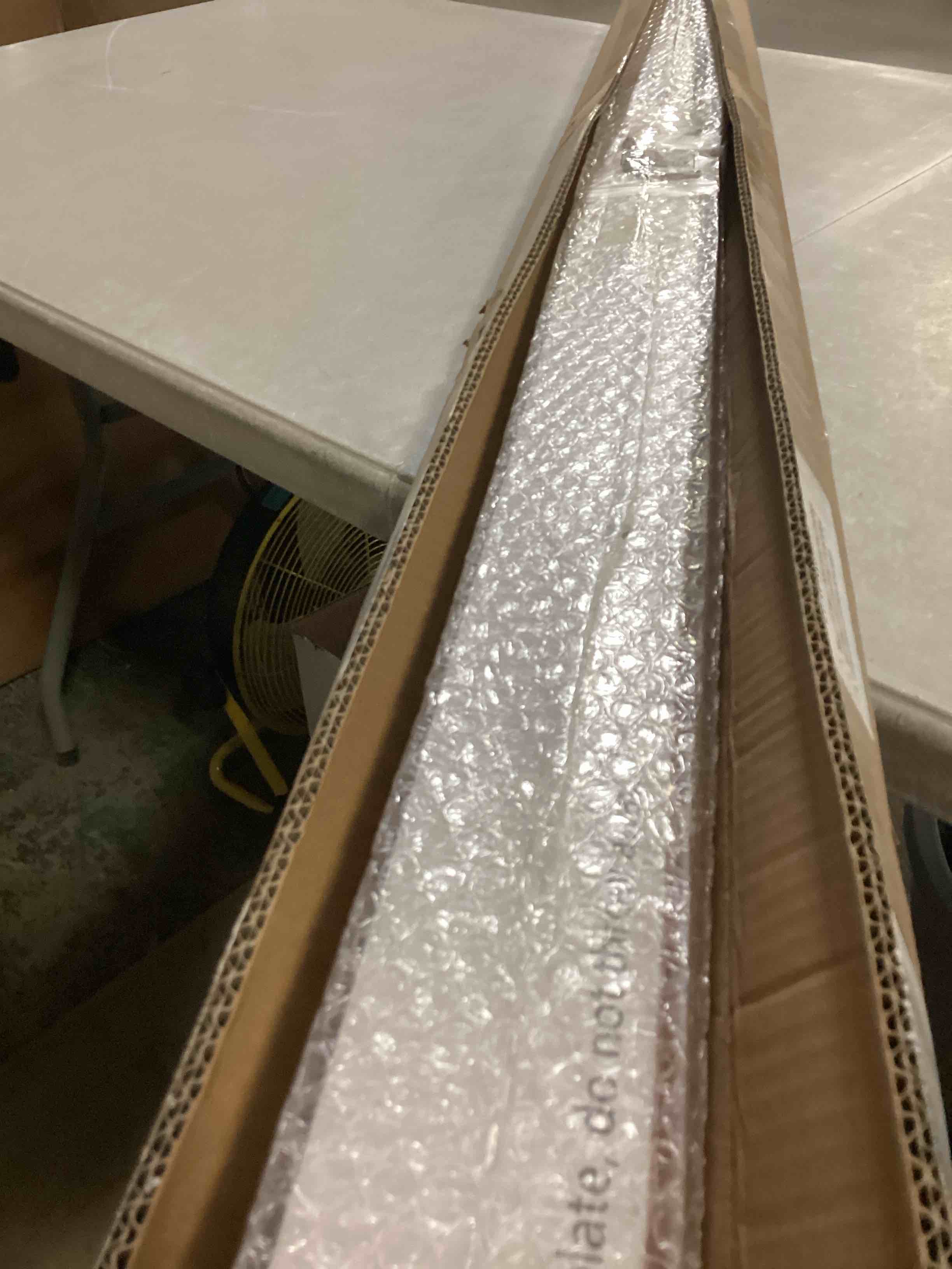 https://s3.amazonaws.com/lotting-images-prod/bidfta/GRA1643810_1741176344621.jpeg