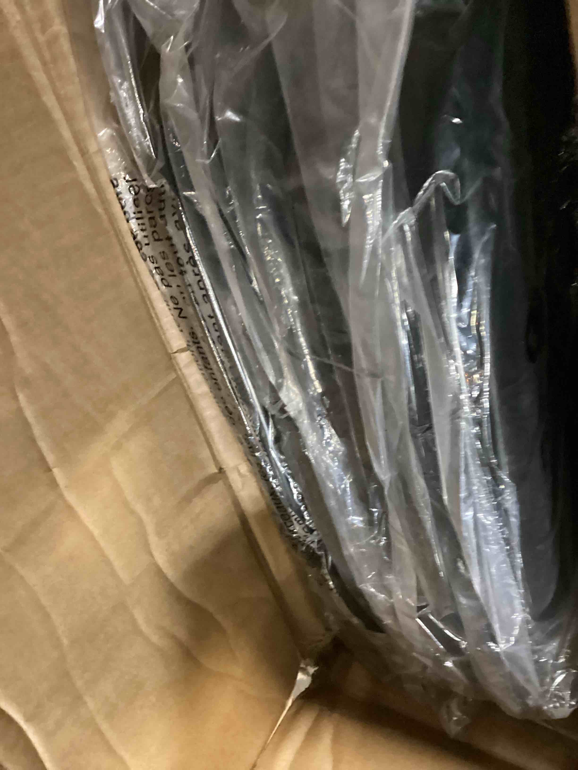https://s3.amazonaws.com/lotting-images-prod/bidfta/GRA1644250_1741608216857.jpeg