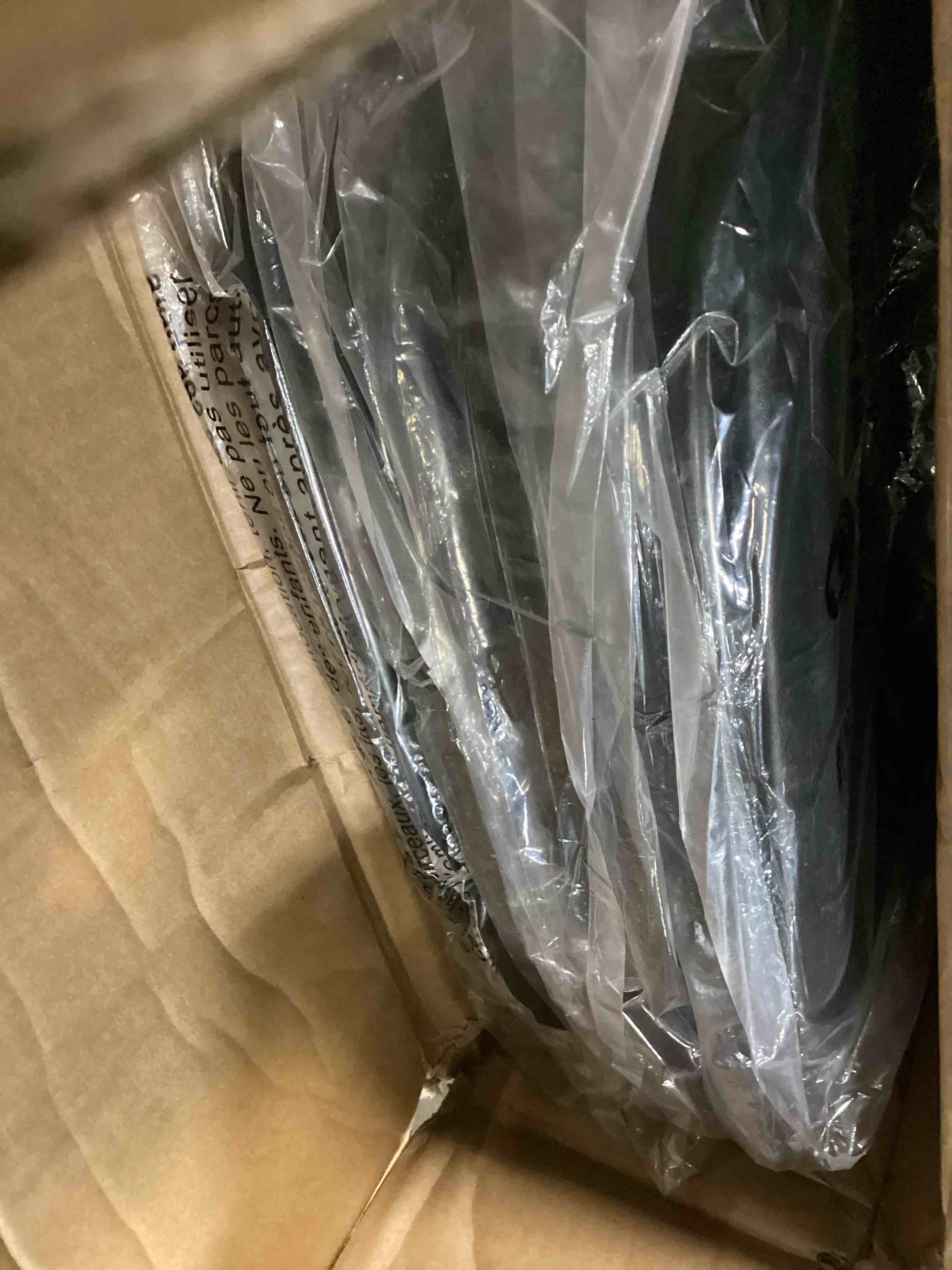 https://s3.amazonaws.com/lotting-images-prod/bidfta/GRA1644250_1741608218317.jpeg