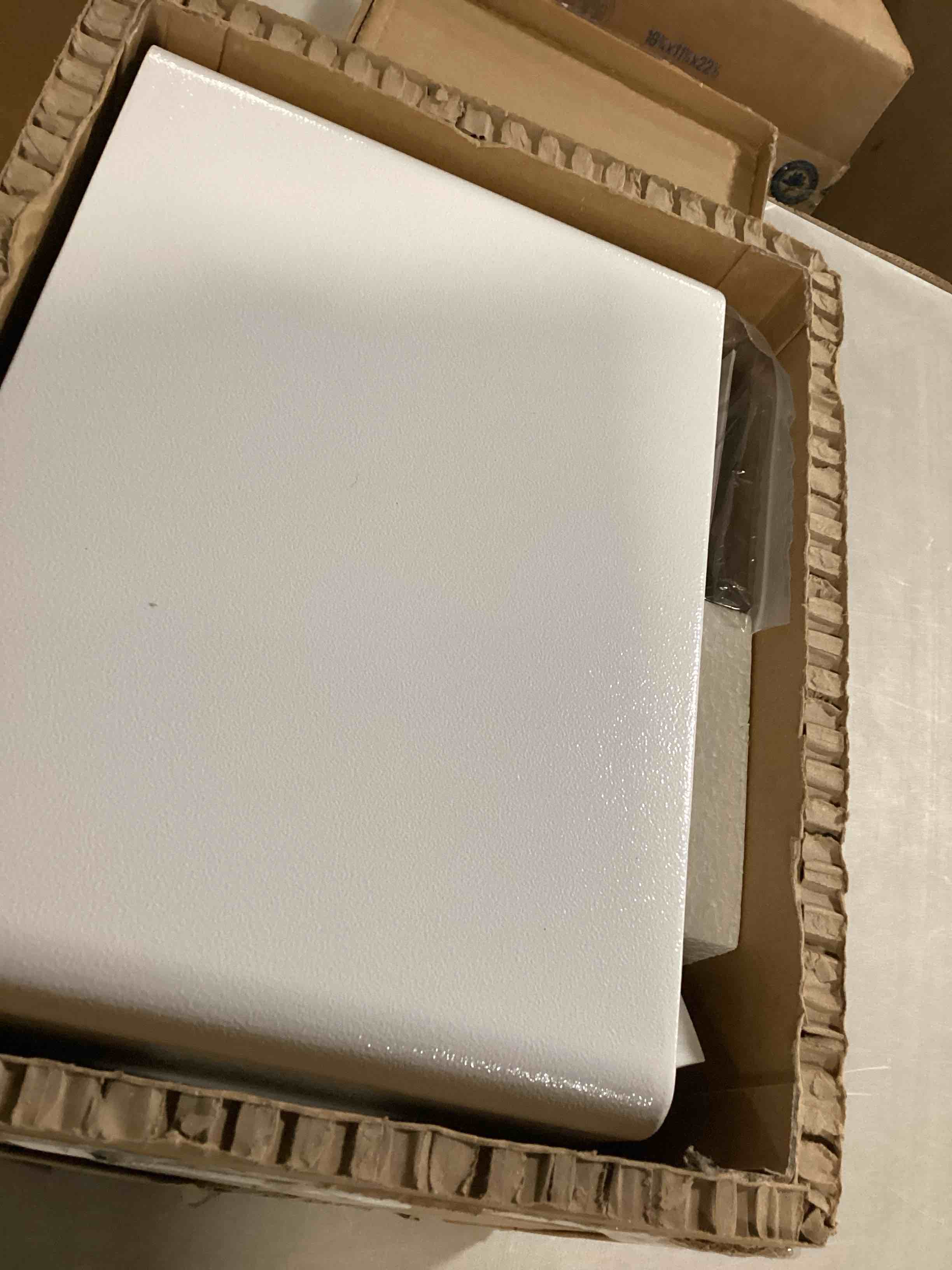 https://s3.amazonaws.com/lotting-images-prod/bidfta/GRA1644319_1741624606136.jpeg