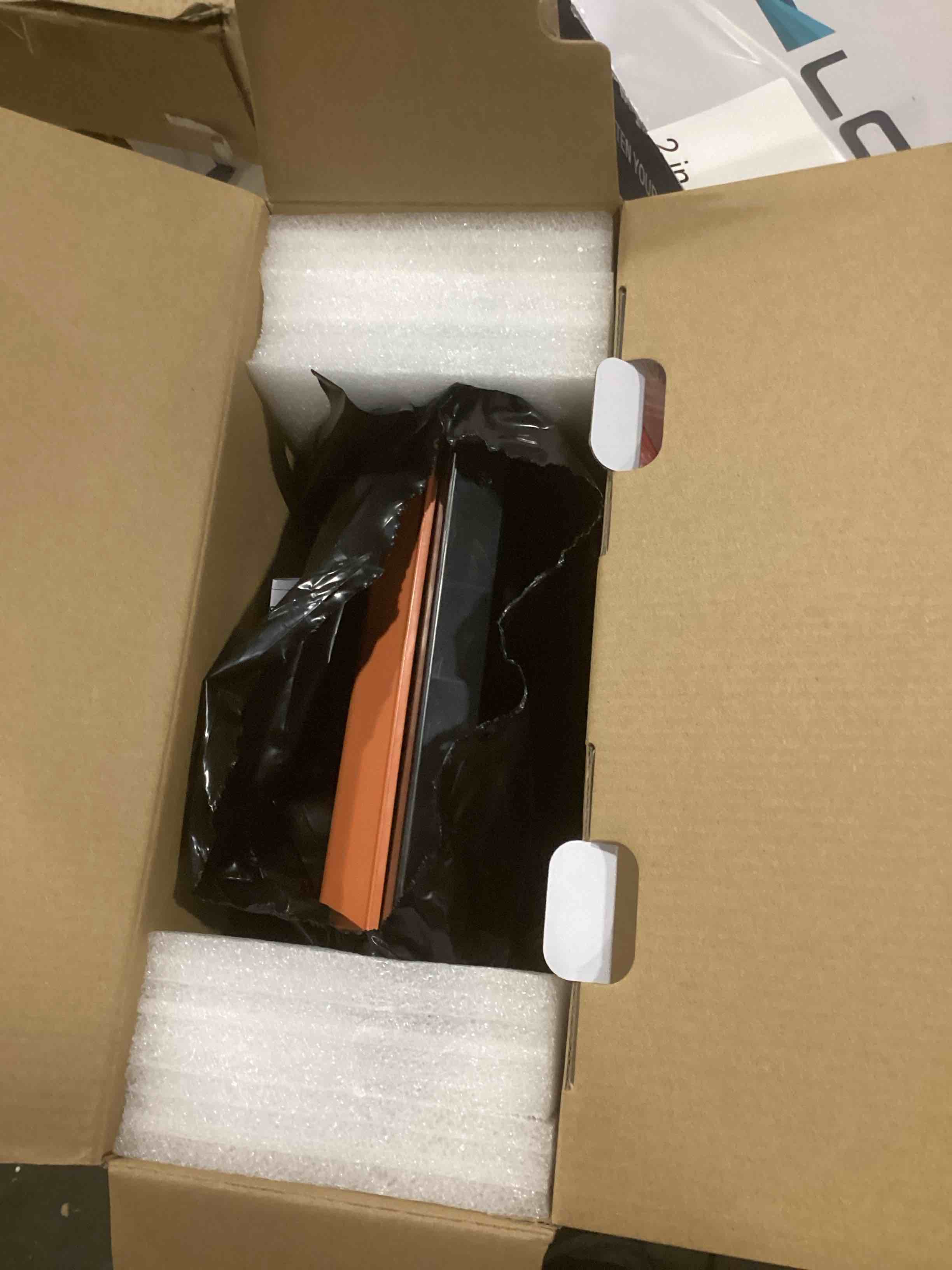 https://s3.amazonaws.com/lotting-images-prod/bidfta/GRA1645809_1740427395524.jpeg