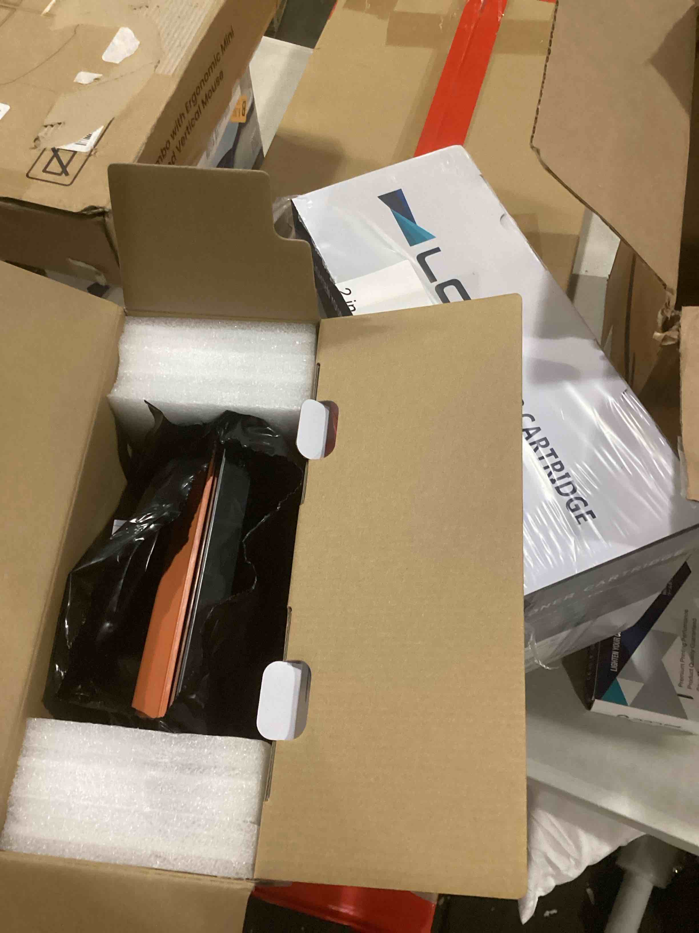 https://s3.amazonaws.com/lotting-images-prod/bidfta/GRA1645809_1740427397352.jpeg