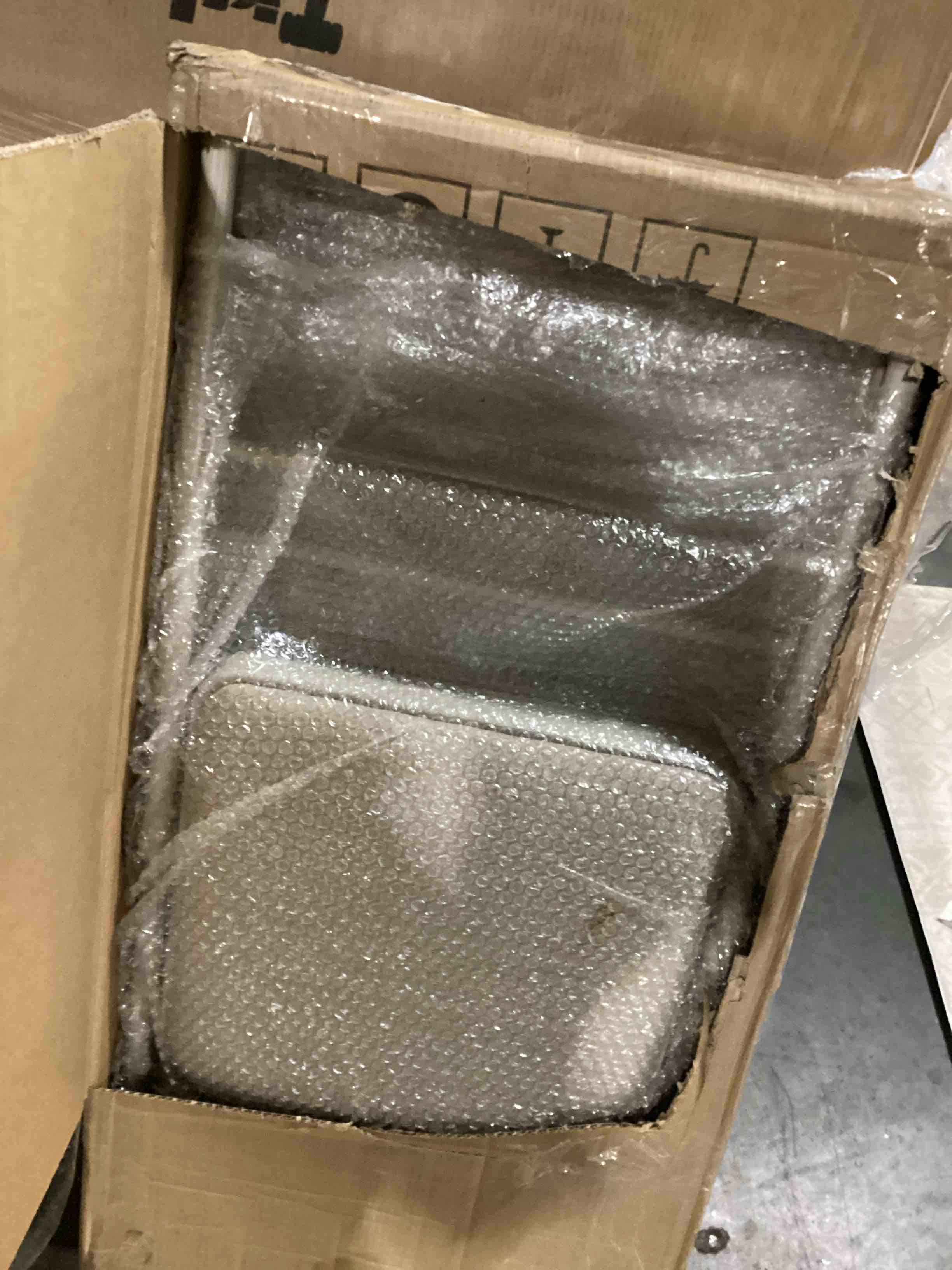 https://s3.amazonaws.com/lotting-images-prod/bidfta/GRA1646059_1740756478069.jpeg