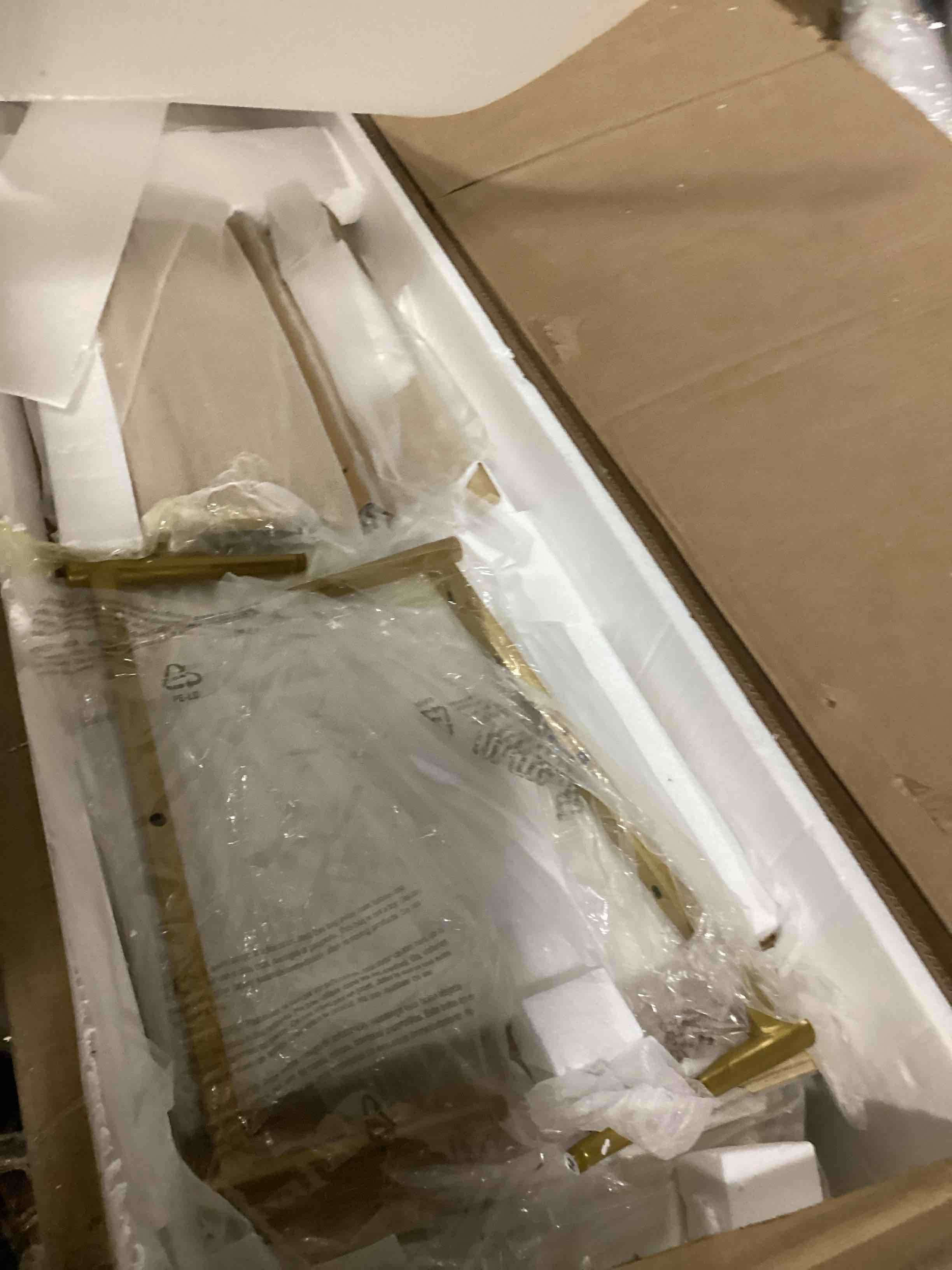 https://s3.amazonaws.com/lotting-images-prod/bidfta/GRA1647007_1742583277569.jpeg