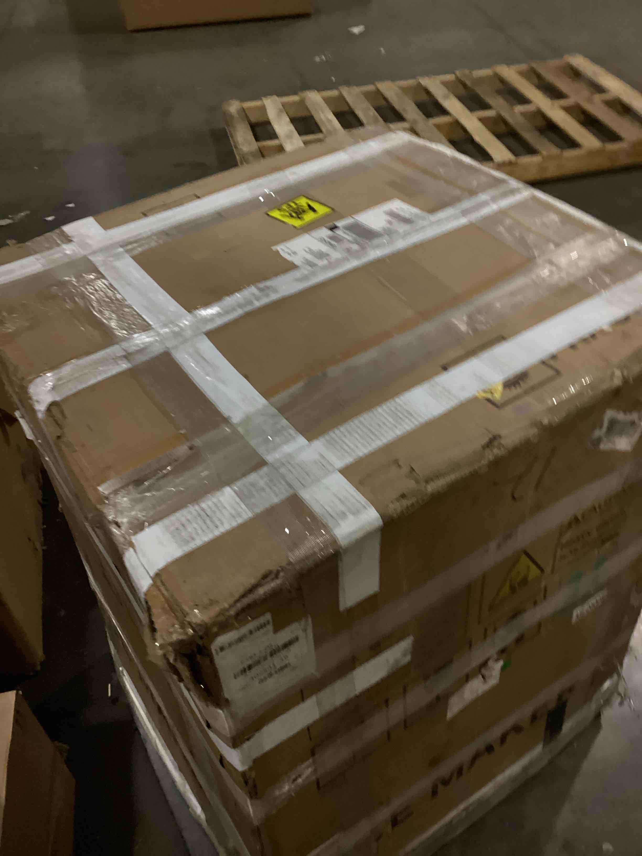 https://s3.amazonaws.com/lotting-images-prod/bidfta/GRA1647083_1742840696092.jpeg