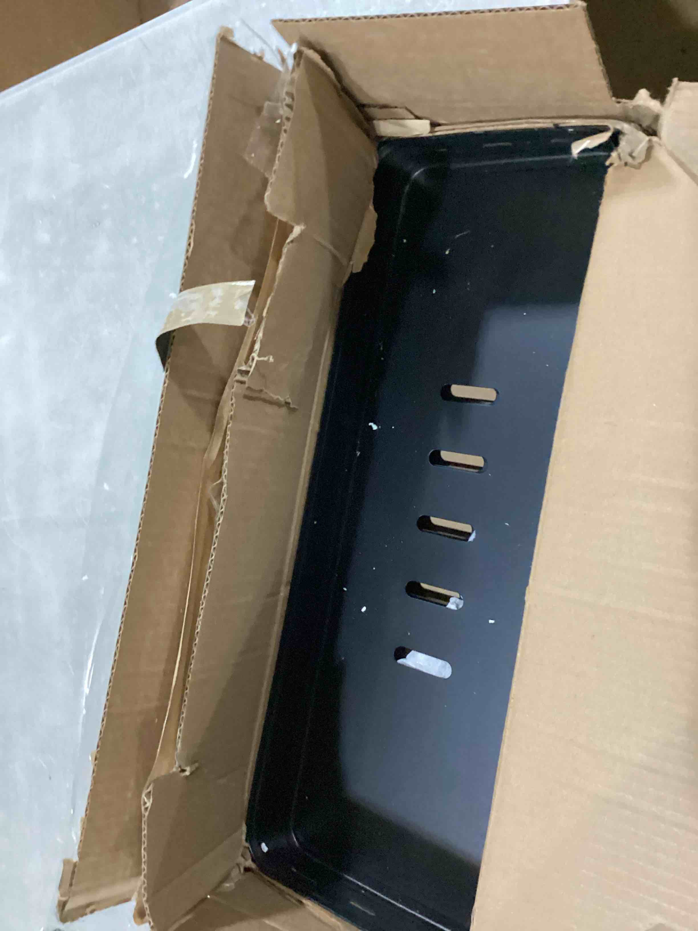 https://s3.amazonaws.com/lotting-images-prod/bidfta/GRA1647711_1743769592392.jpeg