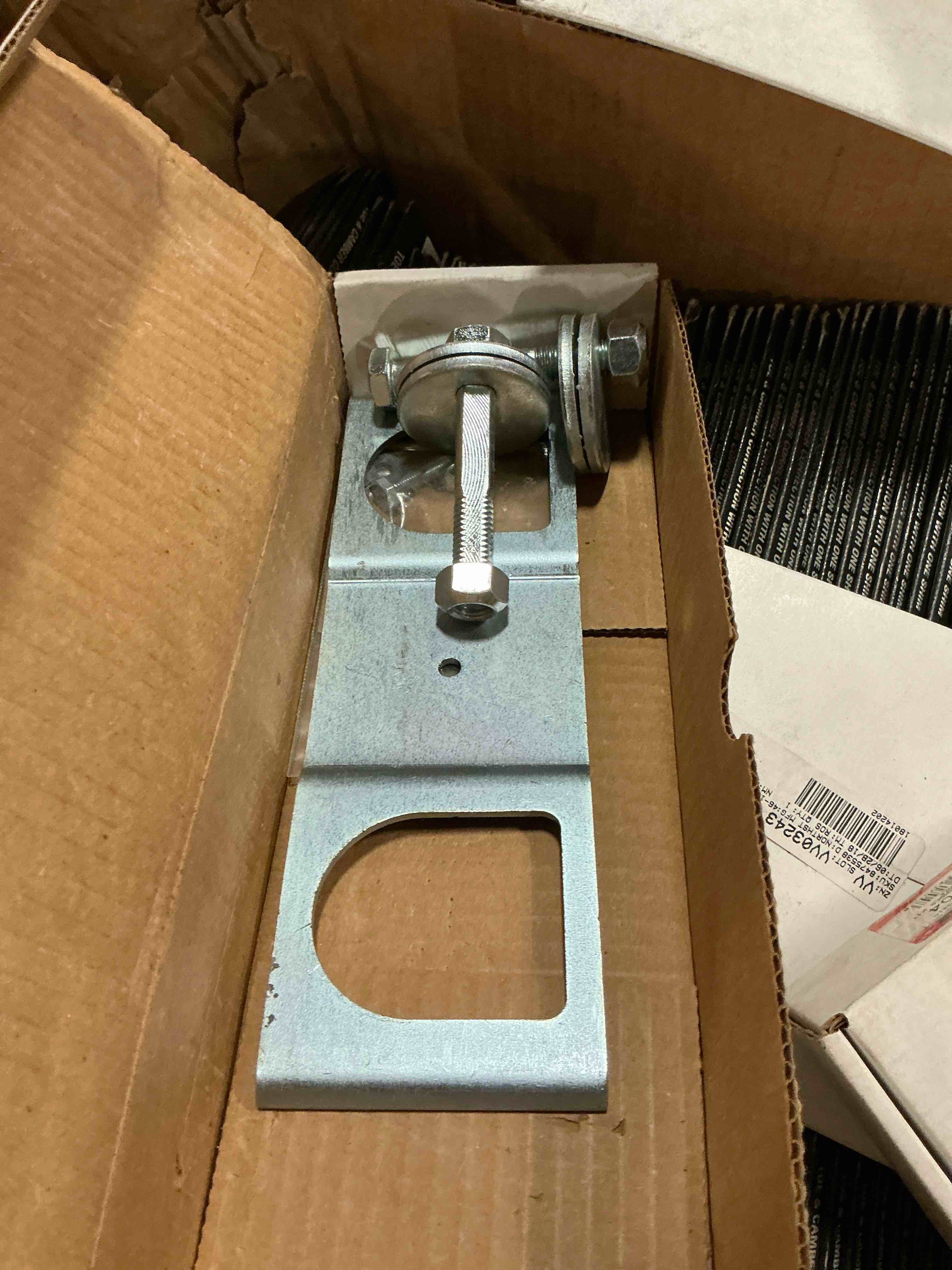 https://s3.amazonaws.com/lotting-images-prod/bidfta/GRA1652726_1752505911554.jpeg