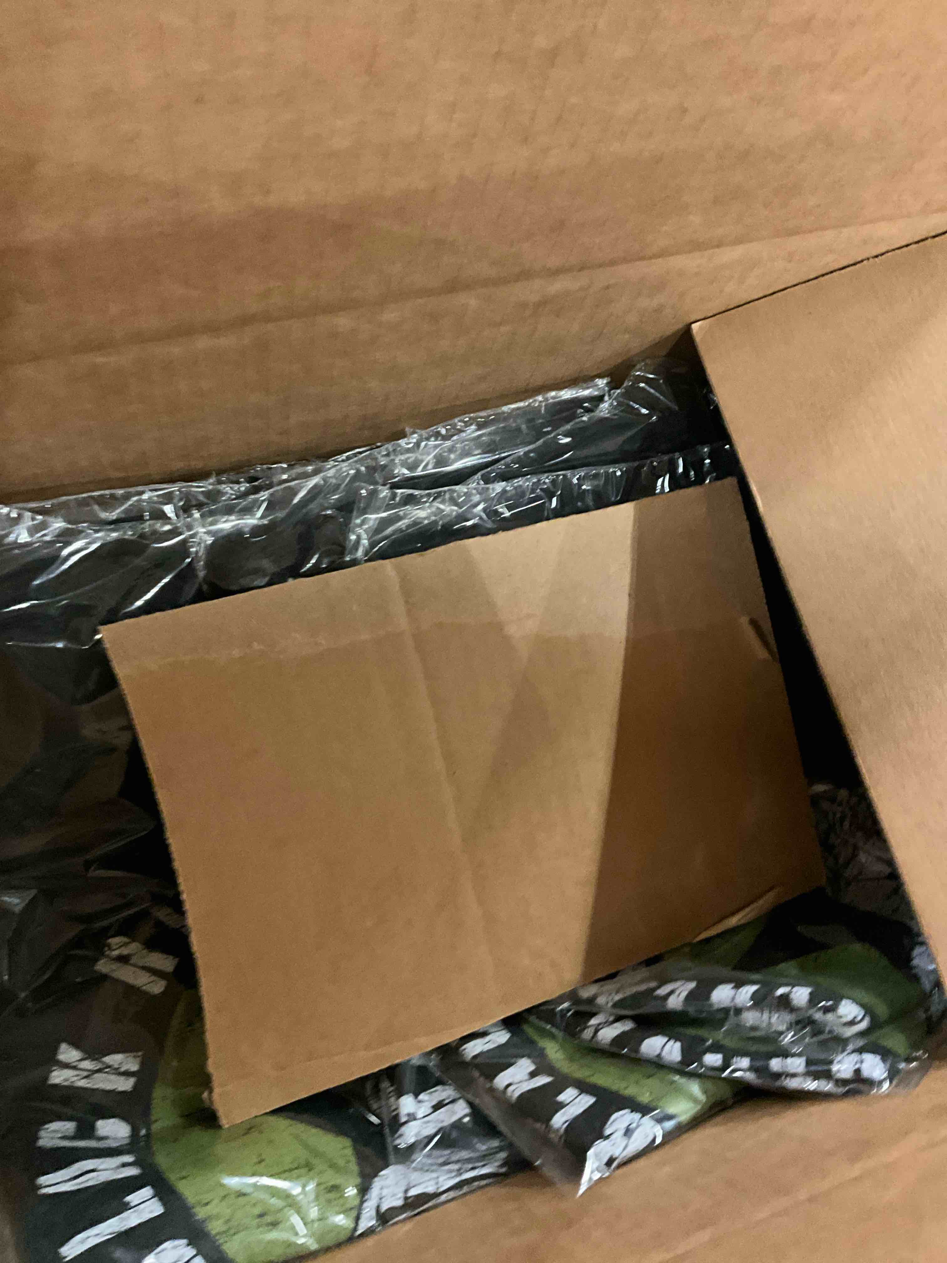 https://s3.amazonaws.com/lotting-images-prod/bidfta/GRA1653444_1754334778527.jpeg