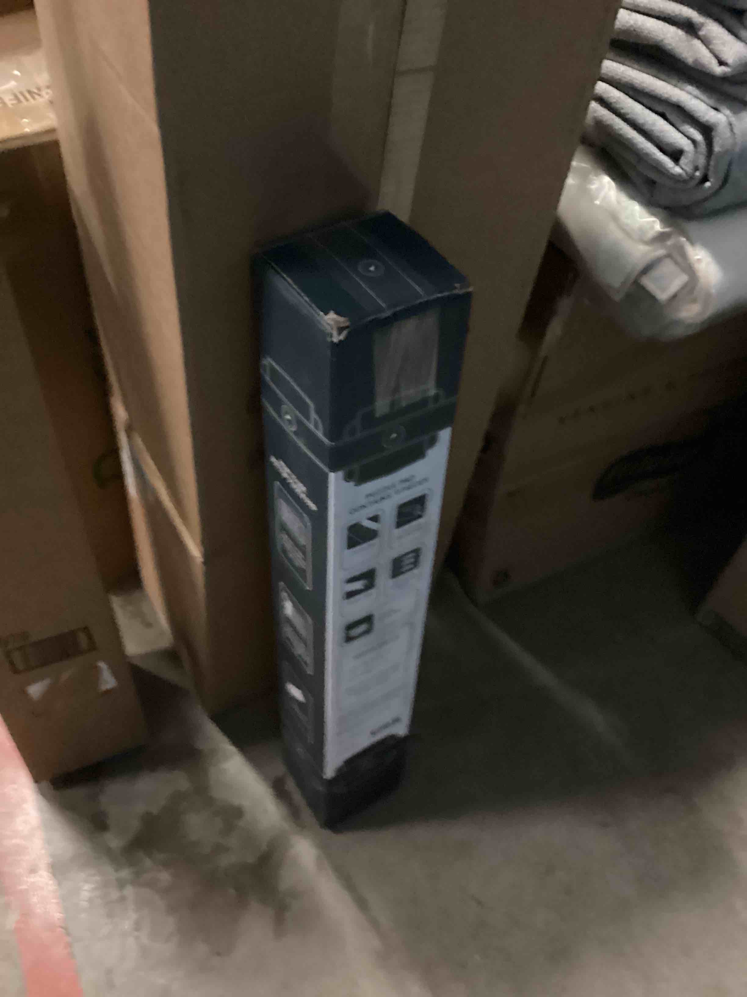 https://s3.amazonaws.com/lotting-images-prod/bidfta/GRA1663107_1743775796638.jpeg