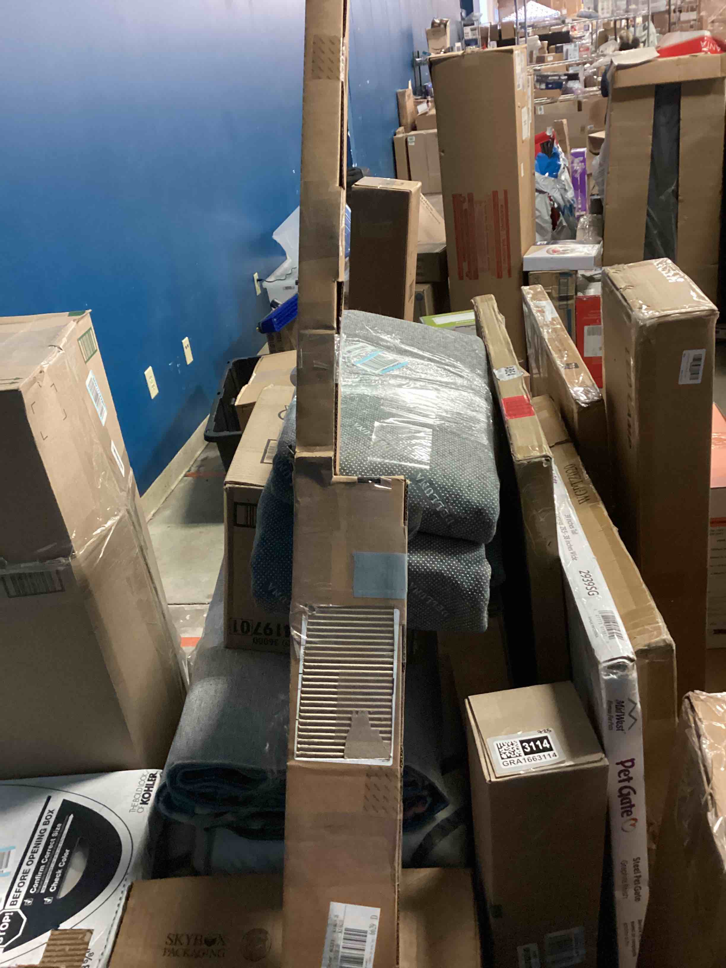 https://s3.amazonaws.com/lotting-images-prod/bidfta/GRA1663122_1743778950706.jpeg