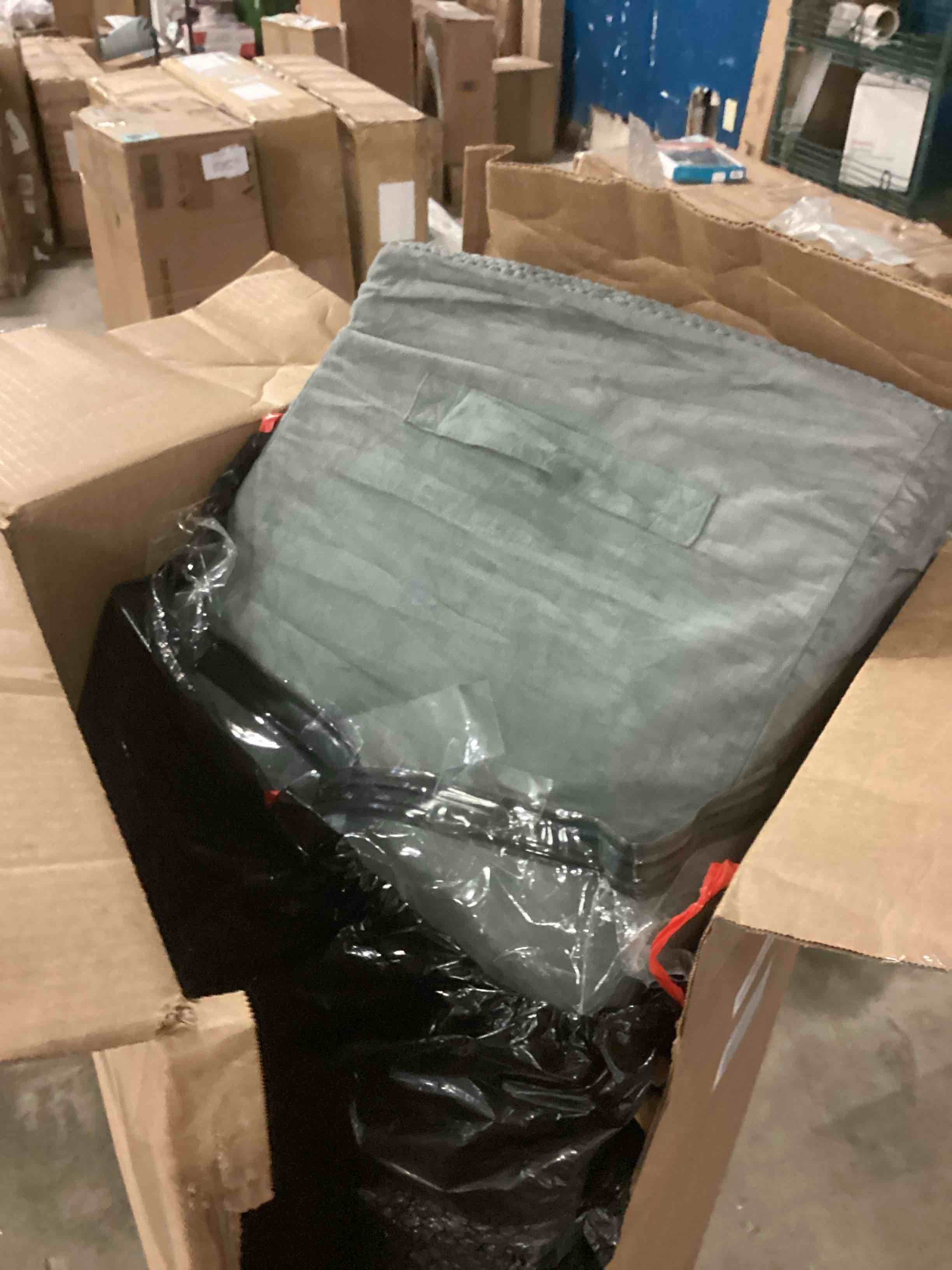 https://s3.amazonaws.com/lotting-images-prod/bidfta/GRA1664500_1745514204326.jpeg