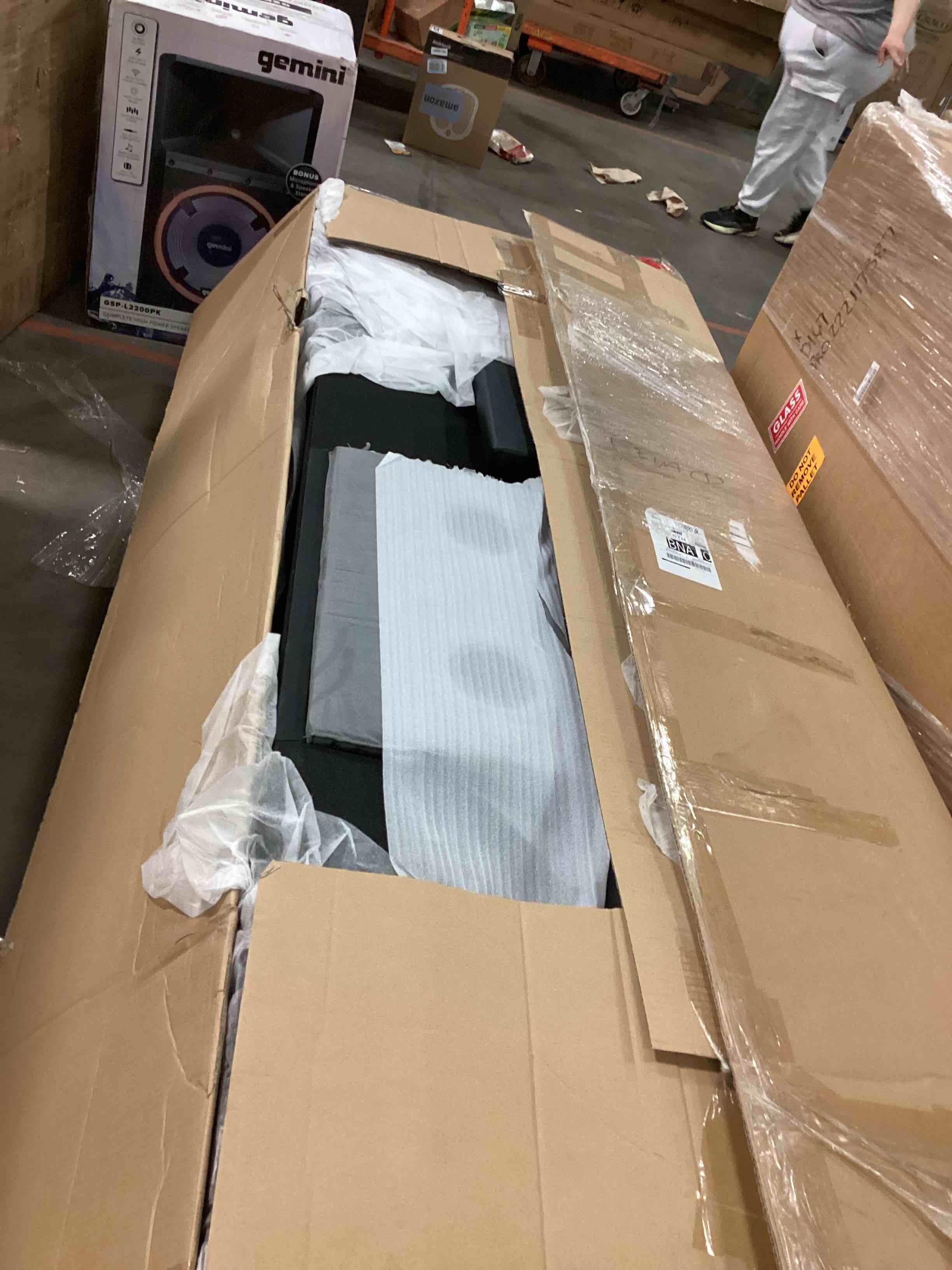 https://s3.amazonaws.com/lotting-images-prod/bidfta/GRA1665045_1746630434627.jpeg
