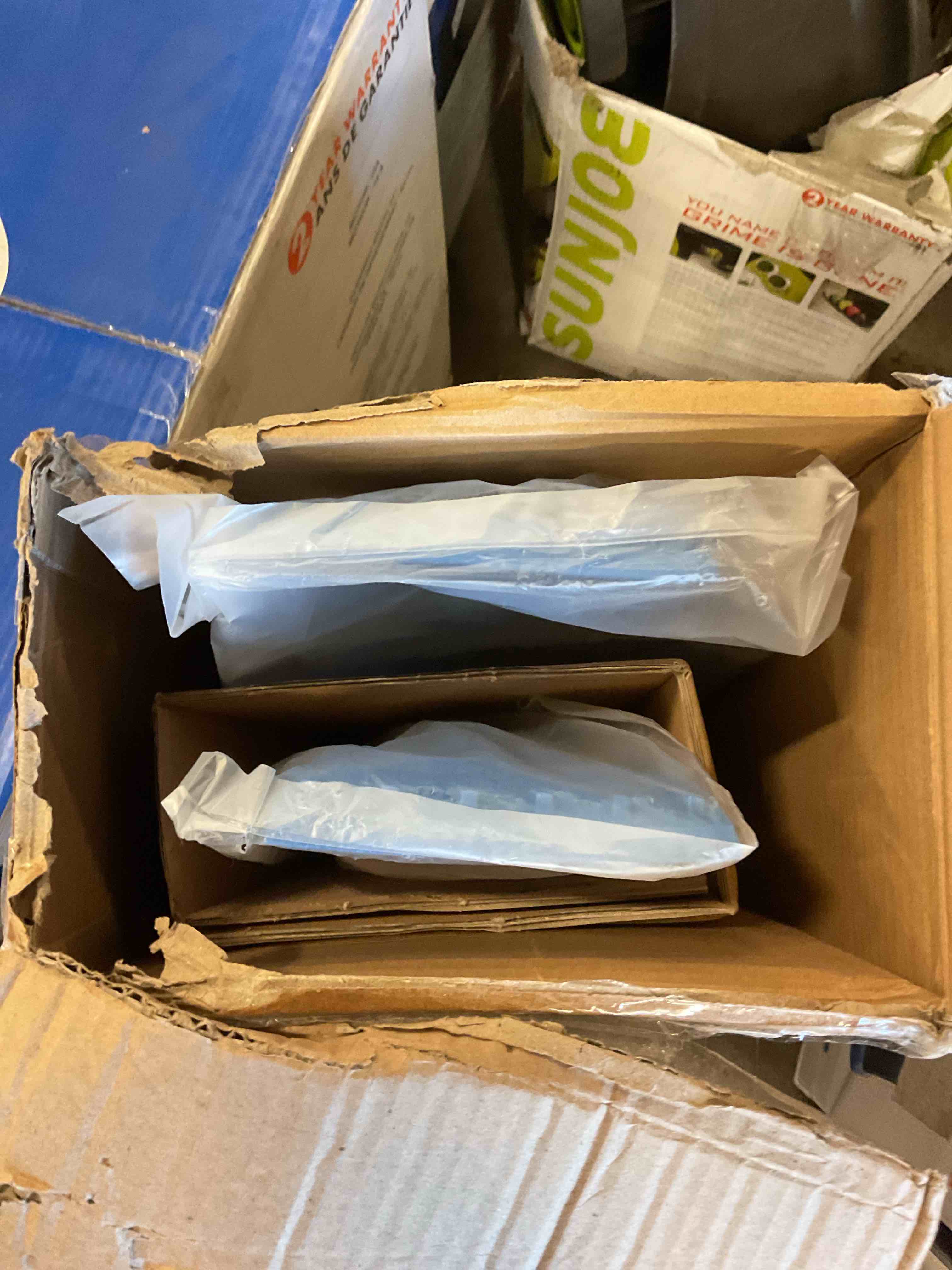 https://s3.amazonaws.com/lotting-images-prod/bidfta/GRA1667290_1745873271454.jpeg