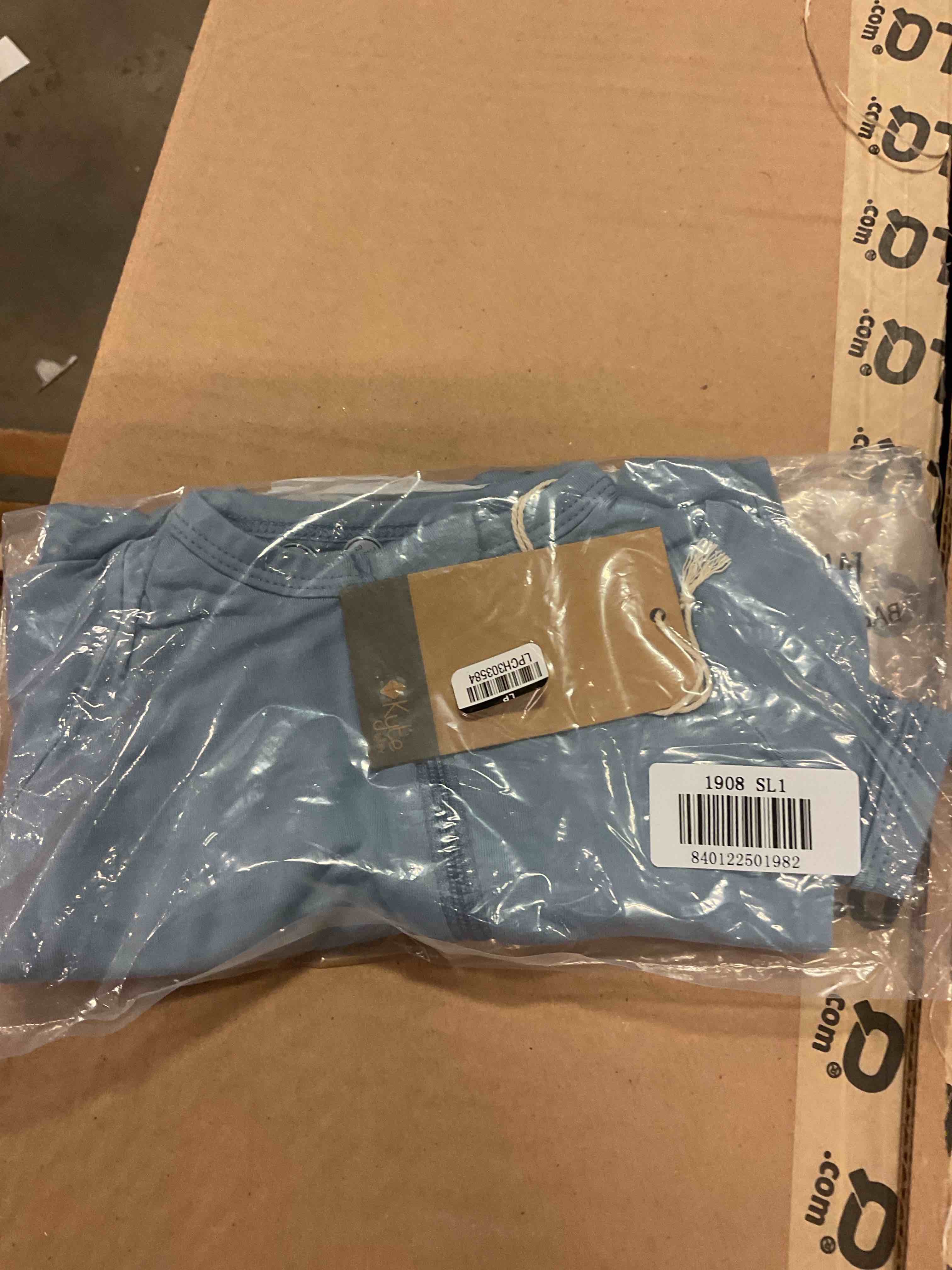https://s3.amazonaws.com/lotting-images-prod/bidfta/GRA1667601_1746737991216.jpeg