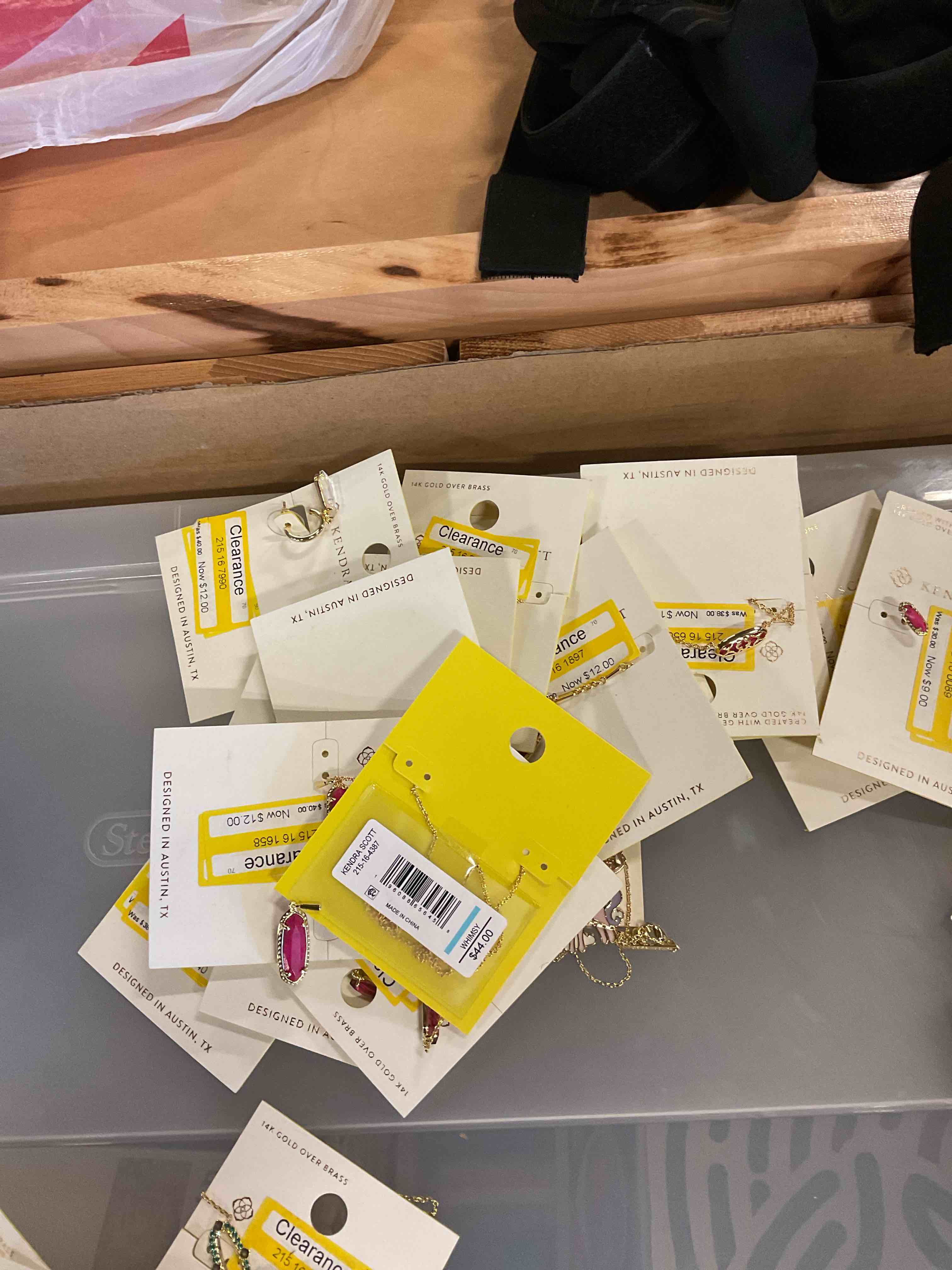 https://s3.amazonaws.com/lotting-images-prod/bidfta/GRA1667790_1746900291604.jpeg