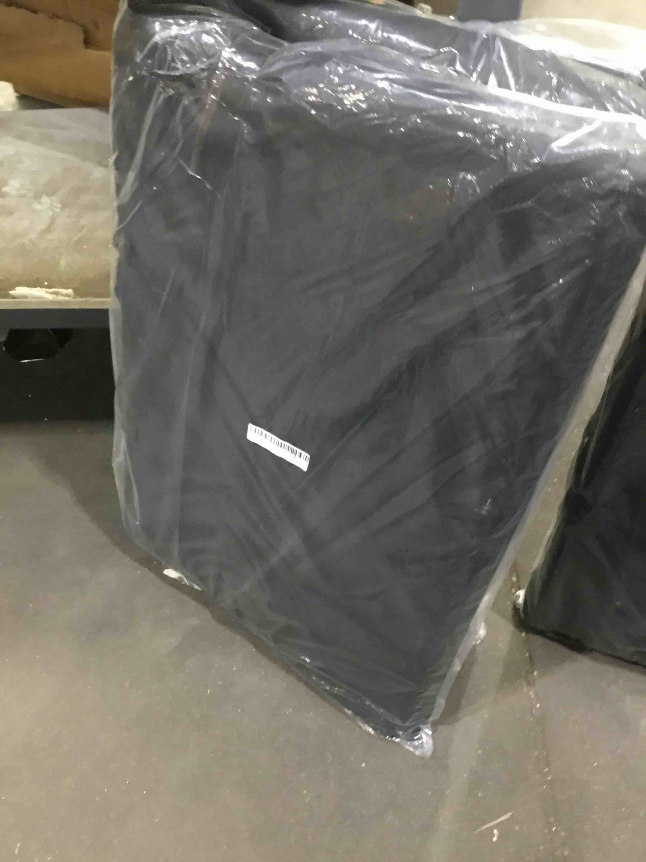 https://s3.amazonaws.com/lotting-images-prod/bidfta/GRA1675638_1741018421236.jpeg