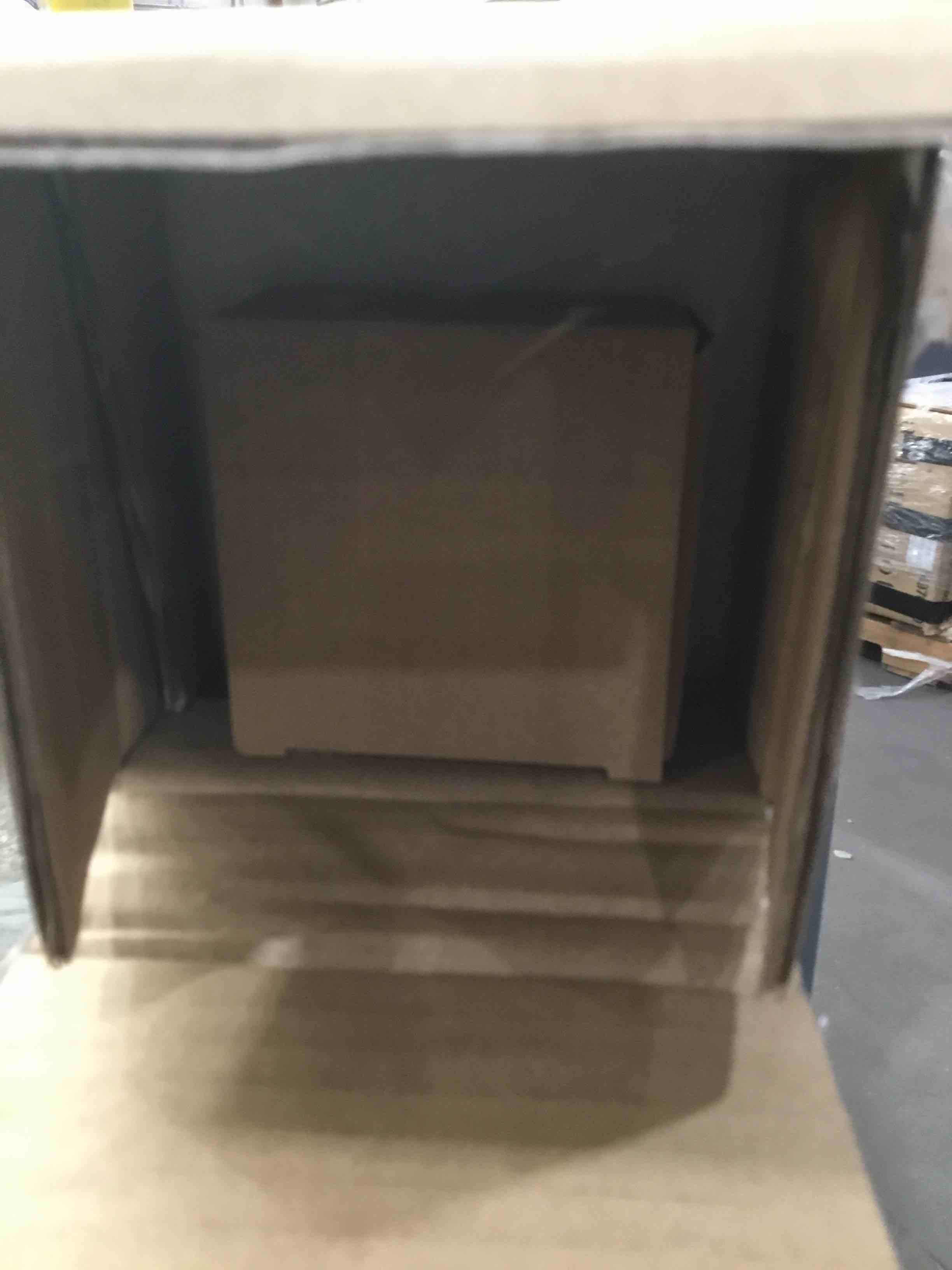 https://s3.amazonaws.com/lotting-images-prod/bidfta/GRA1675716_1741037015609.jpeg