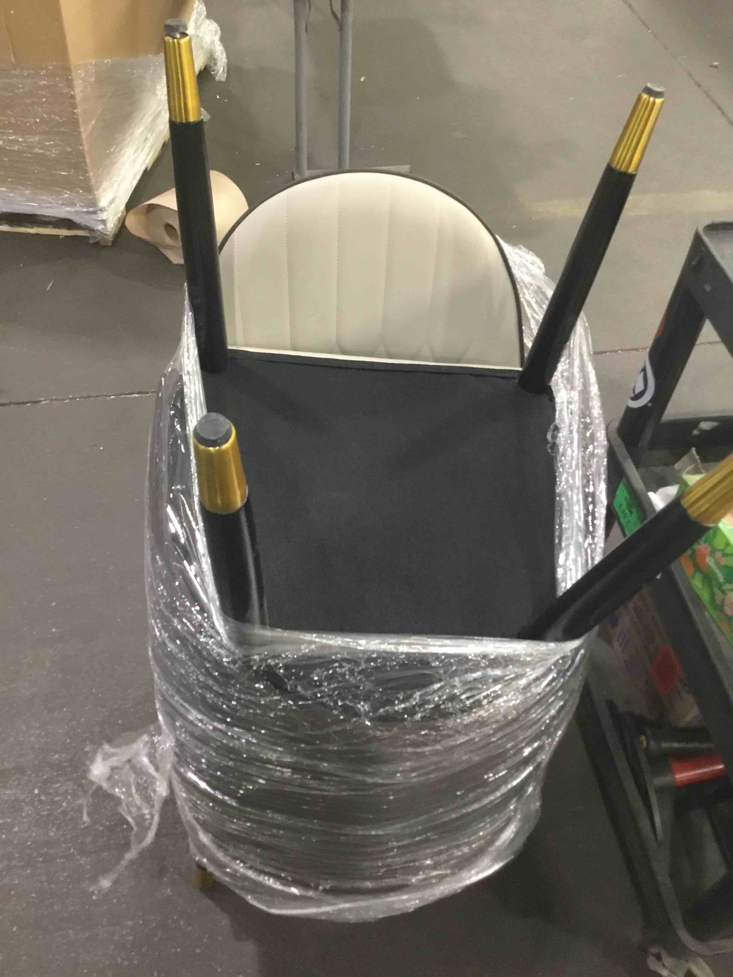 https://s3.amazonaws.com/lotting-images-prod/bidfta/GRA1679550_1750800622220.jpeg