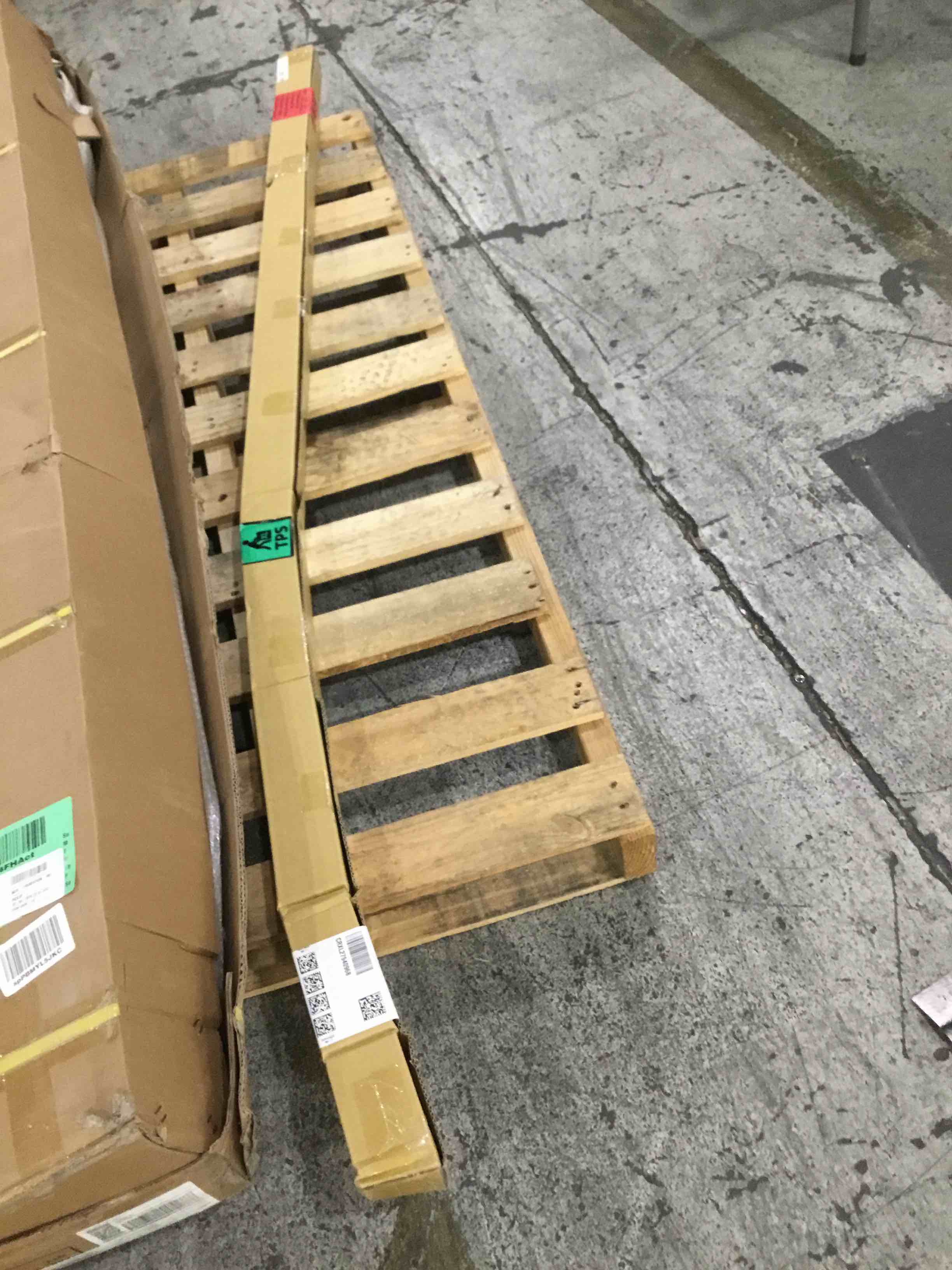 https://s3.amazonaws.com/lotting-images-prod/bidfta/GRA1679584_1750875444987.jpeg