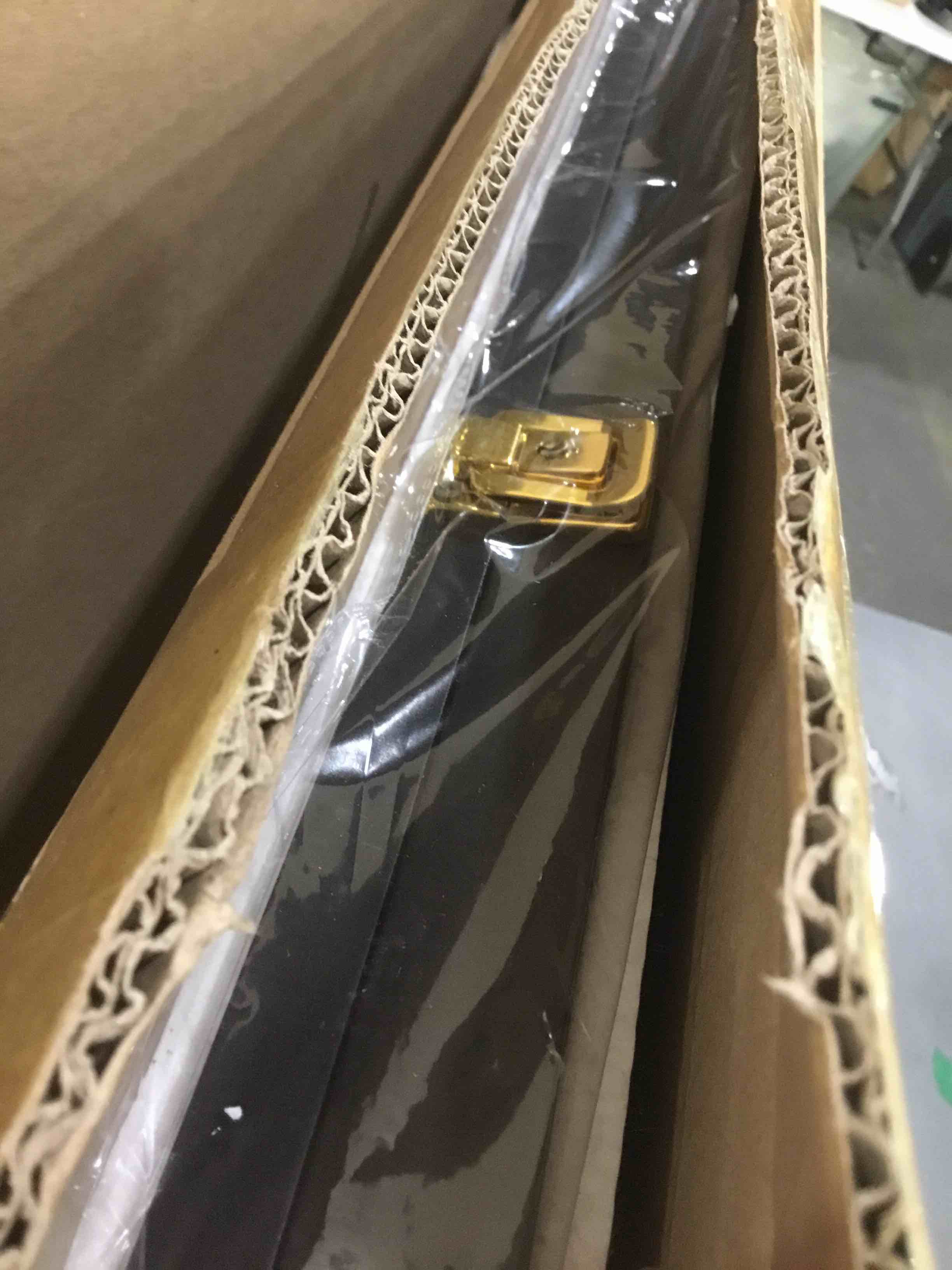 https://s3.amazonaws.com/lotting-images-prod/bidfta/GRA1679737_1751054279468.jpeg