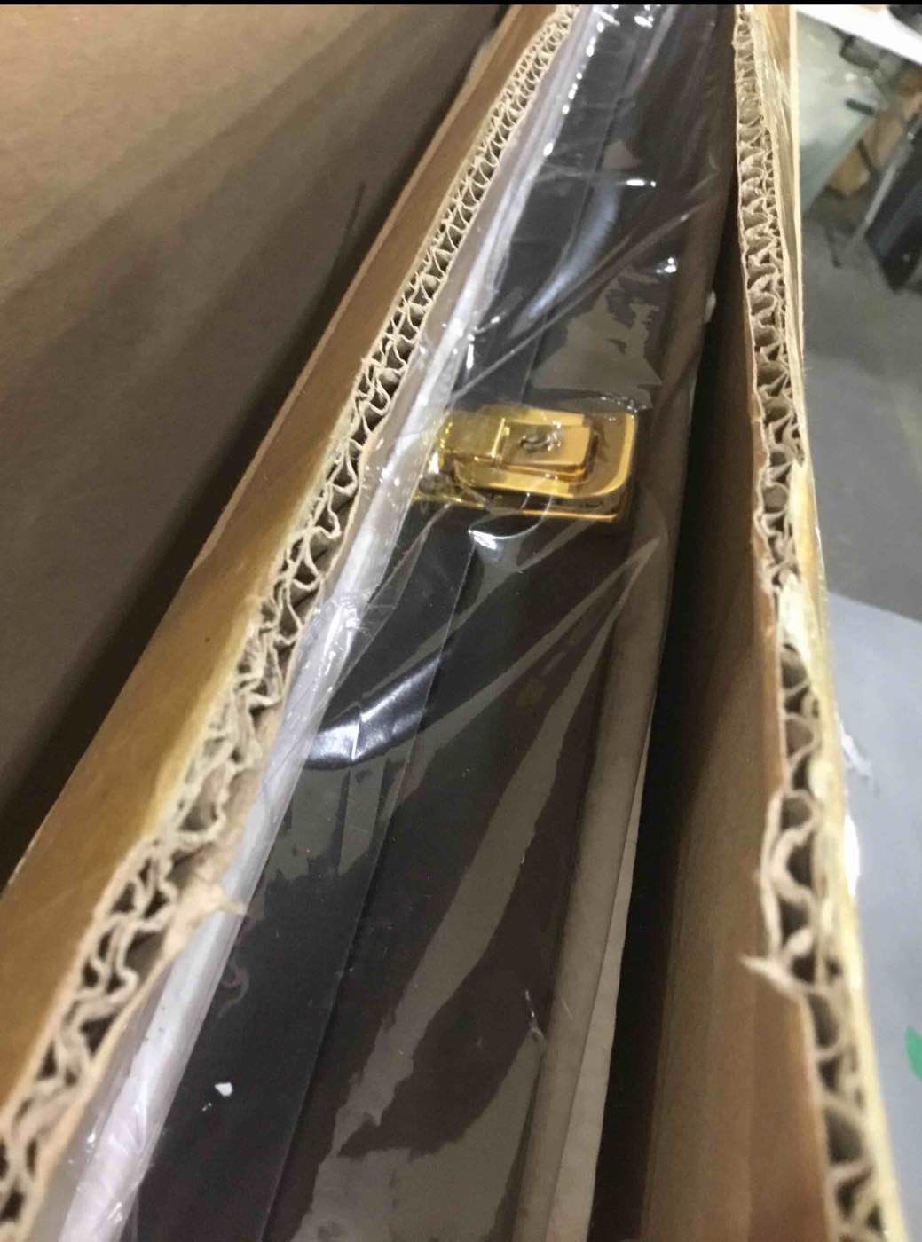 https://s3.amazonaws.com/lotting-images-prod/bidfta/GRA1679791_1751064261189.jpeg