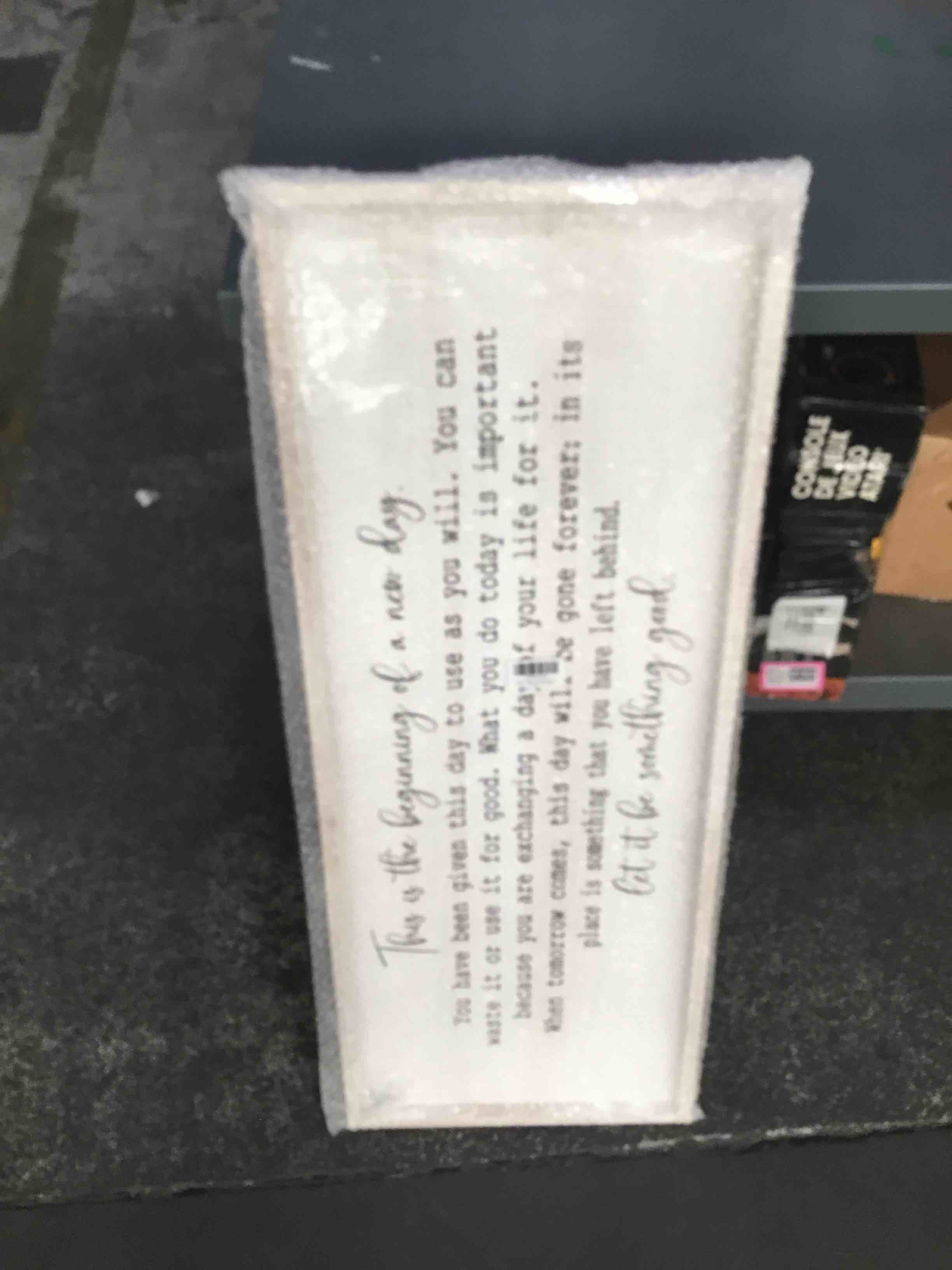 https://s3.amazonaws.com/lotting-images-prod/bidfta/GRA1680408_1751497011747.jpeg