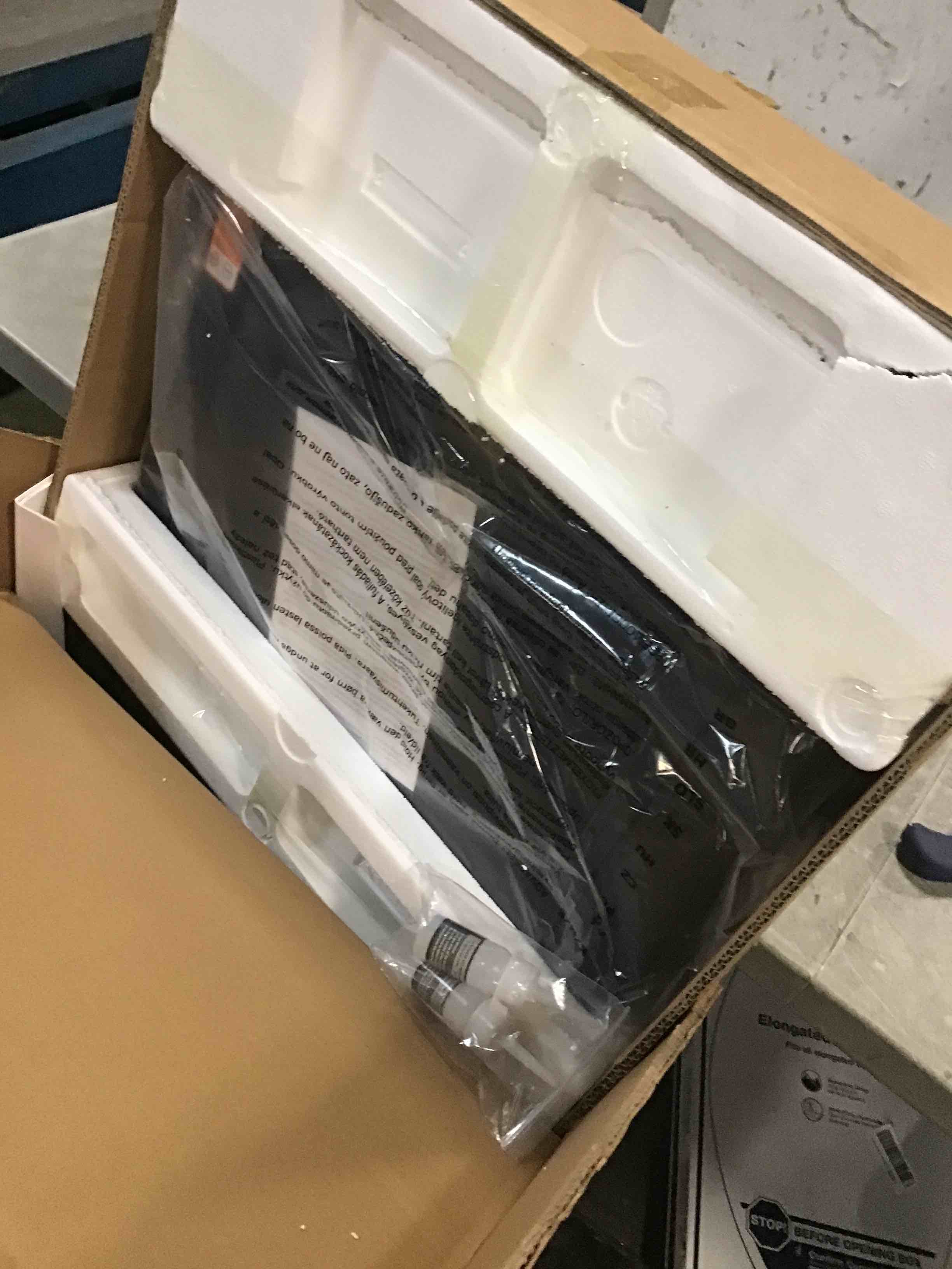 https://s3.amazonaws.com/lotting-images-prod/bidfta/GRA1696752_1735968005258.jpeg
