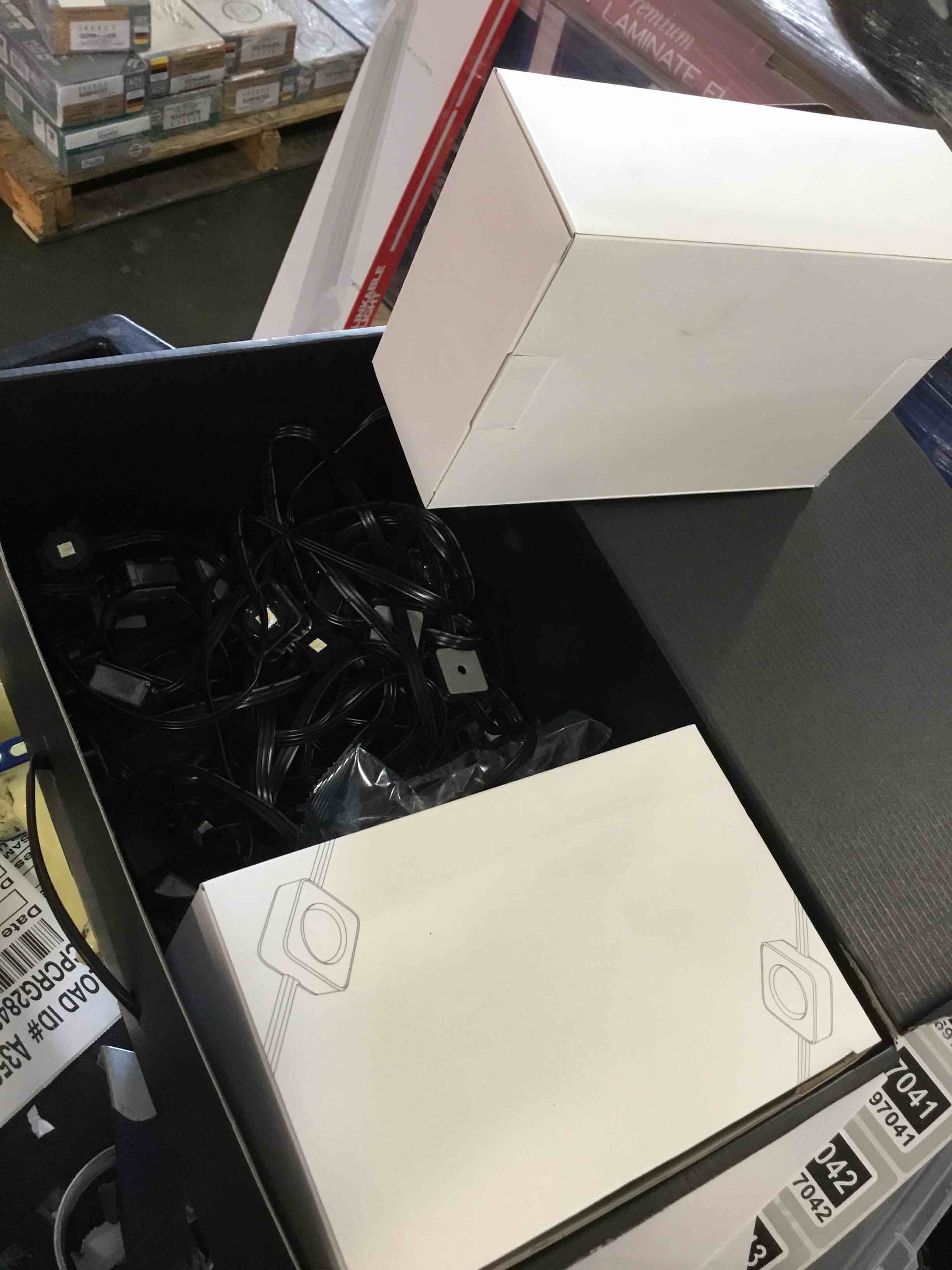 https://s3.amazonaws.com/lotting-images-prod/bidfta/GRA1697038_1736452414195.jpeg