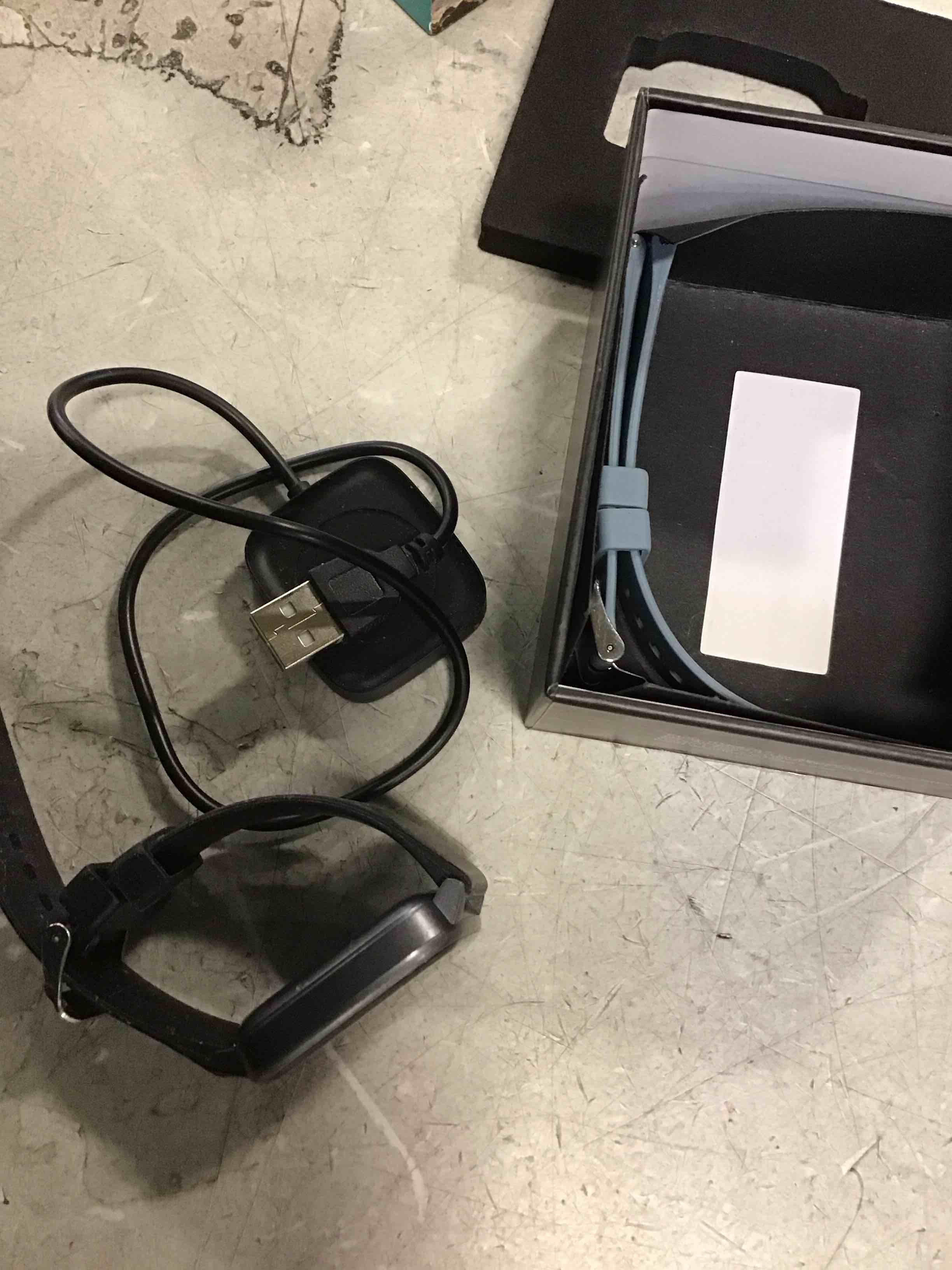 https://s3.amazonaws.com/lotting-images-prod/bidfta/GRA1699397_1737493904984.jpeg
