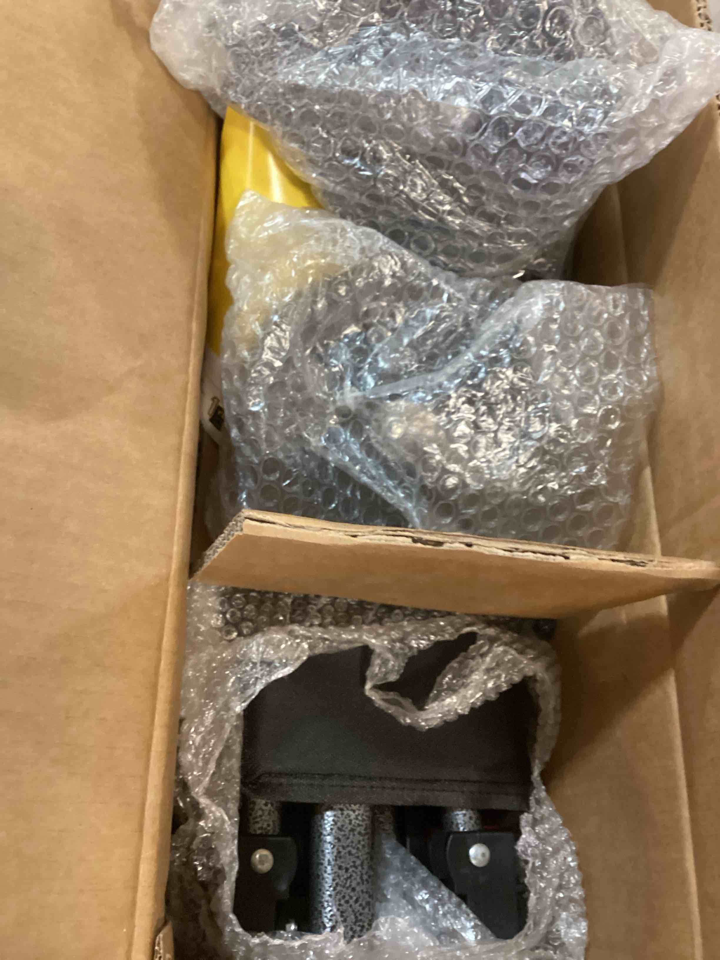 https://s3.amazonaws.com/lotting-images-prod/bidfta/GRA1702214_1736533931947.jpeg