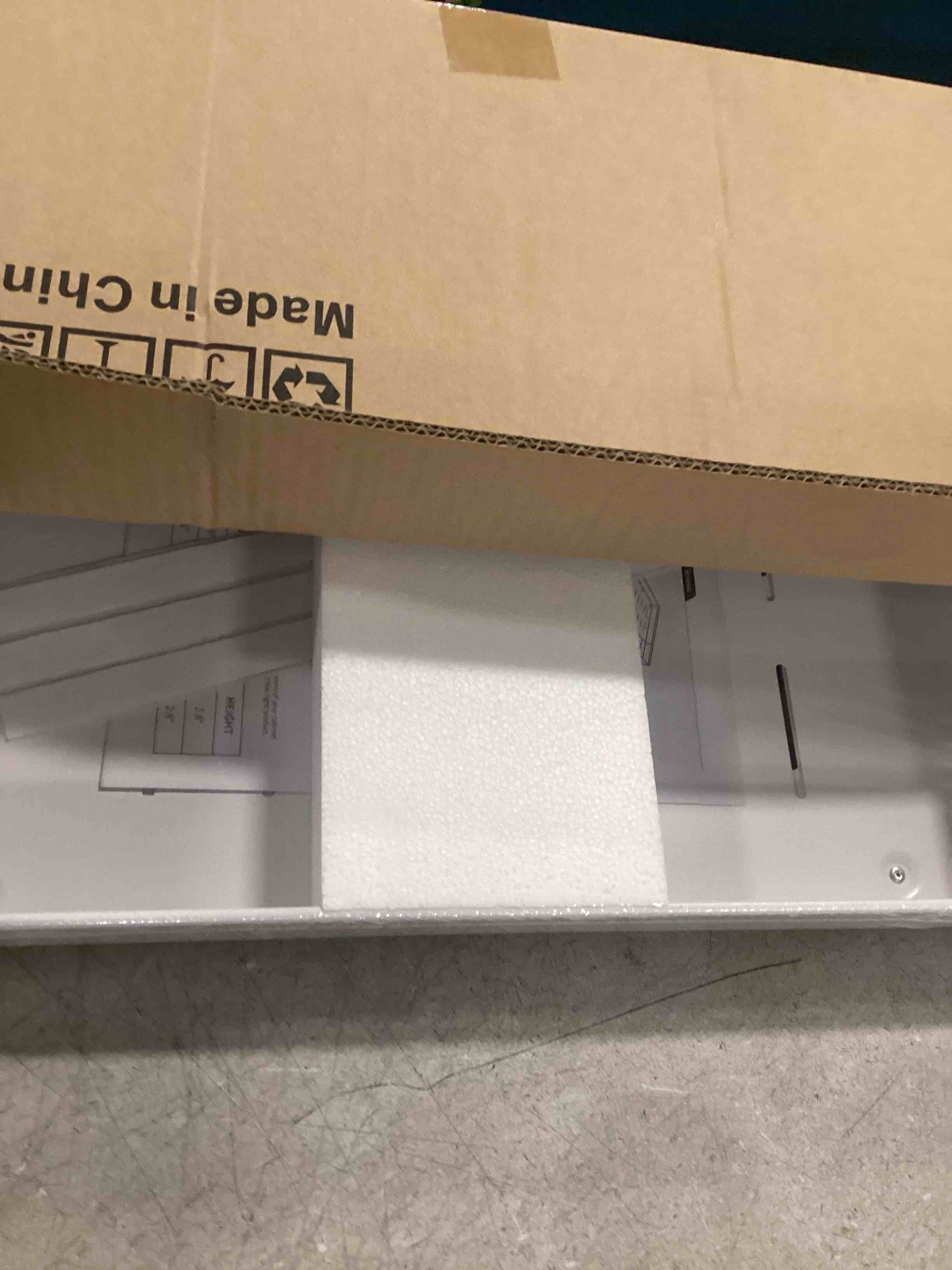 https://s3.amazonaws.com/lotting-images-prod/bidfta/GRA1703119_1737139069729.jpeg