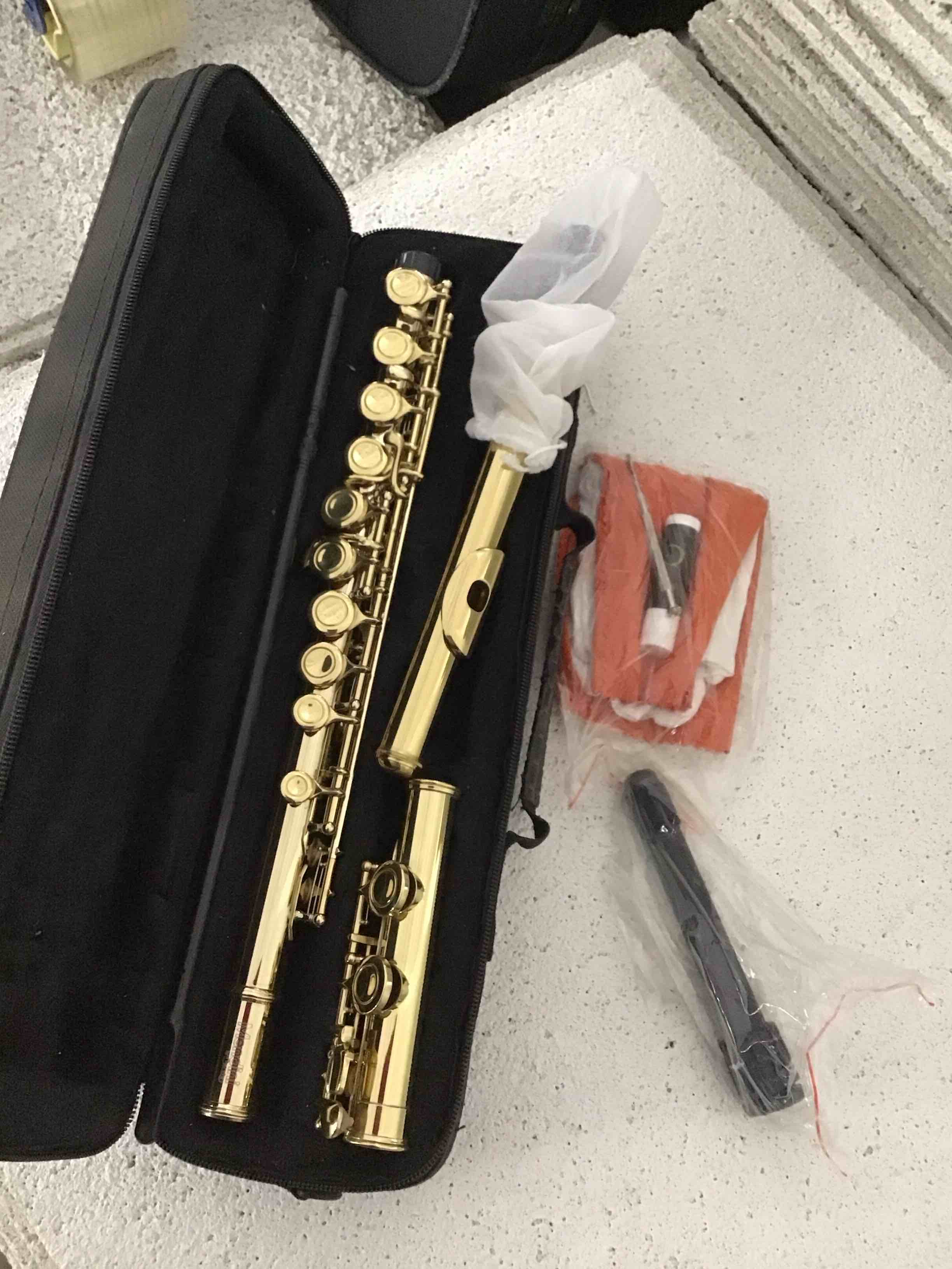 Condition photo showing Good Condition for 16-hole flute, open/closed, C key, professional concert flute, musical instrument with case (gold color)